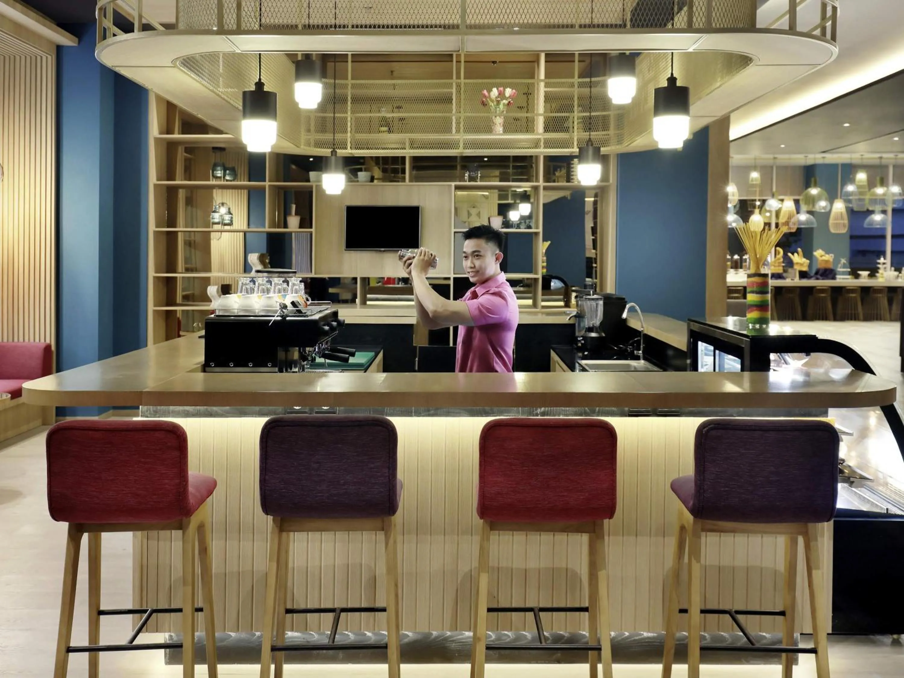 Lounge or bar in Mercure Makassar Nexa Pettarani