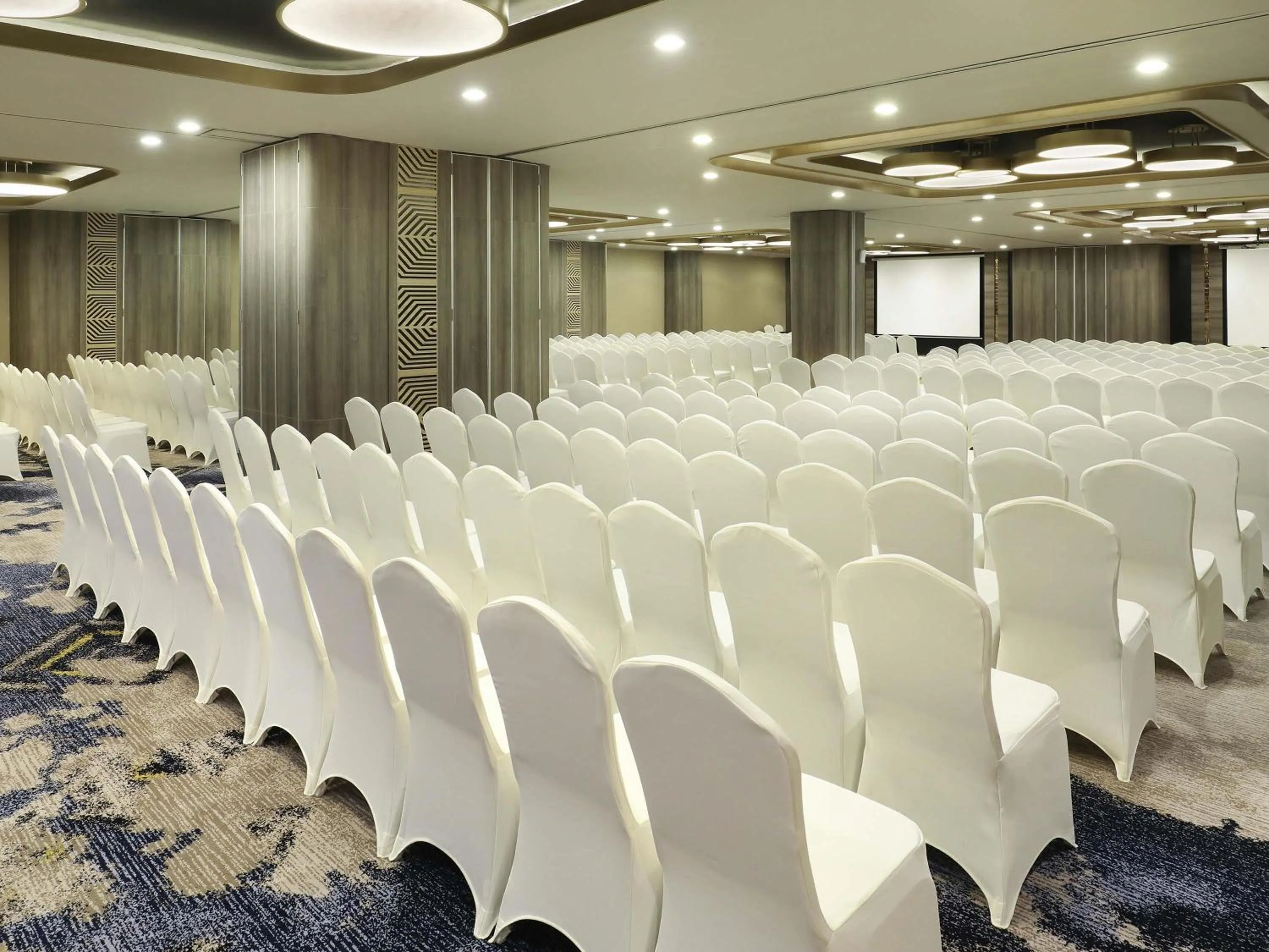 Meeting/conference room in Mercure Makassar Nexa Pettarani