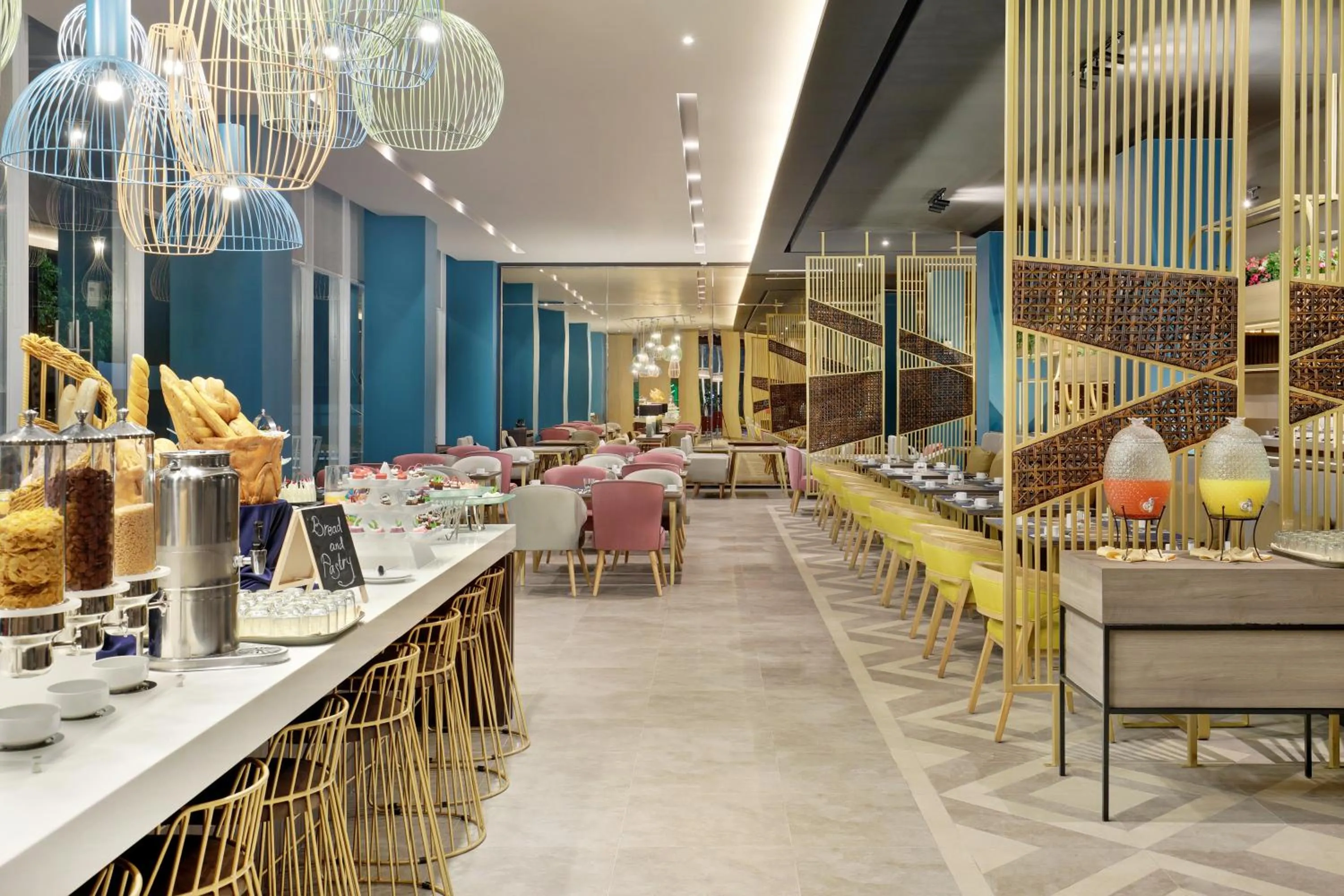 Restaurant/places to eat in Mercure Makassar Nexa Pettarani