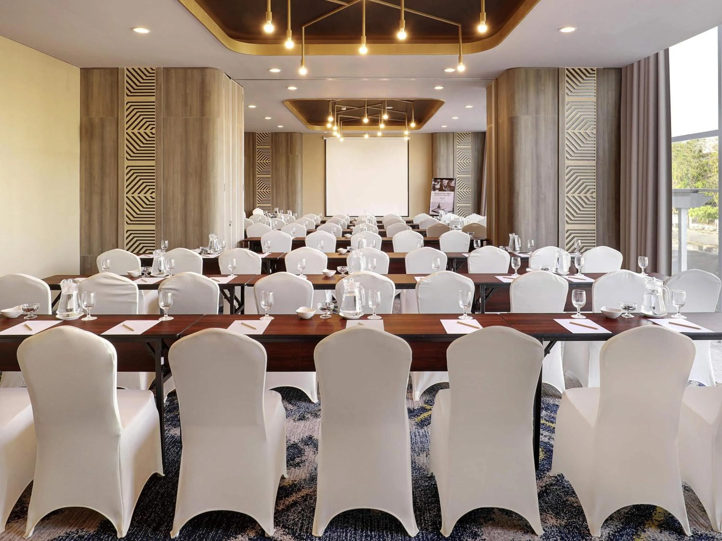 Meeting/conference room in Mercure Makassar Nexa Pettarani