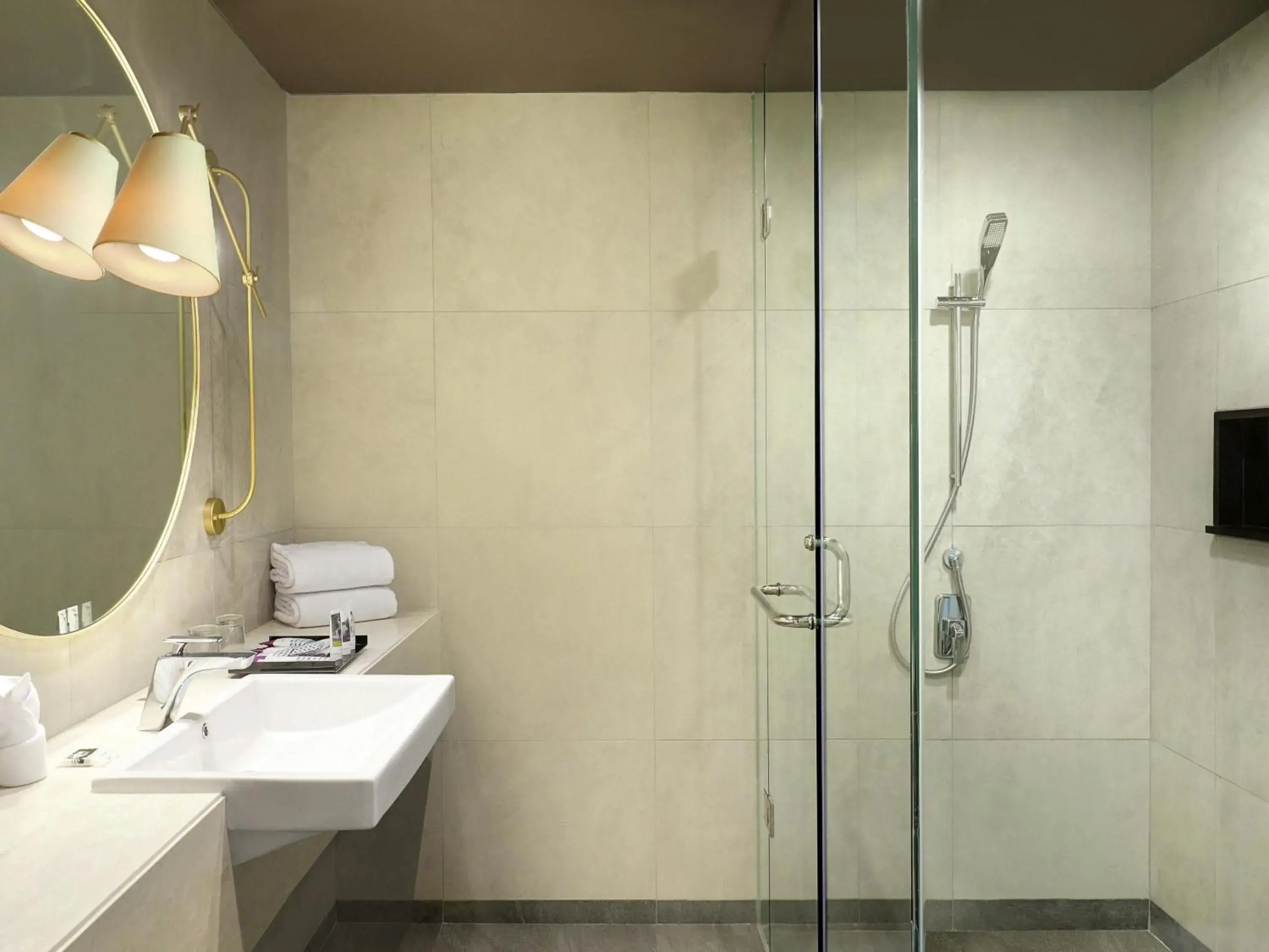 Deluxe room with Two Single Beds in Mercure Makassar Nexa Pettarani Deluxe room with Two Single Beds in Mercure Makassar Nexa Pettarani