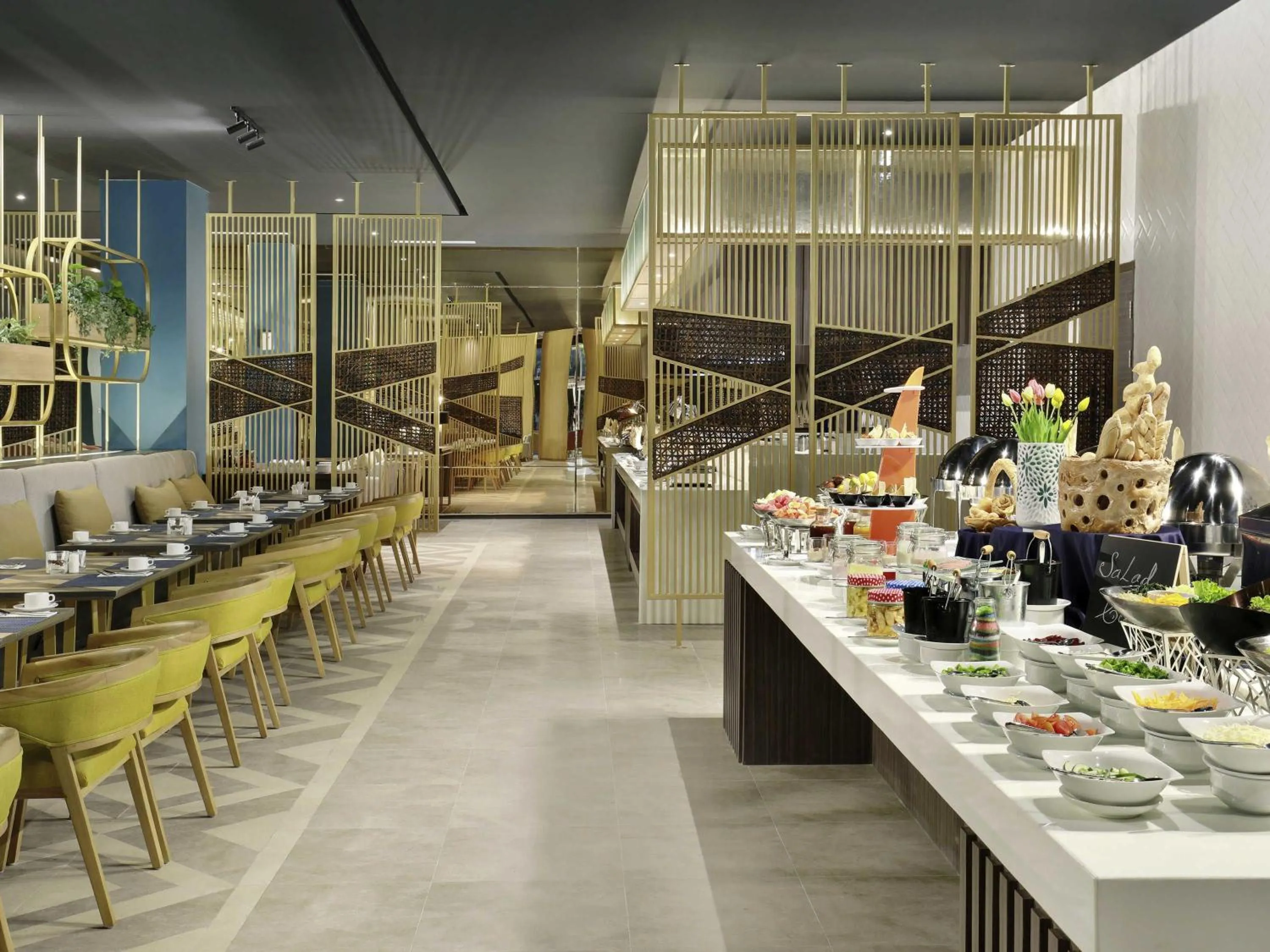 Restaurant/places to eat in Mercure Makassar Nexa Pettarani