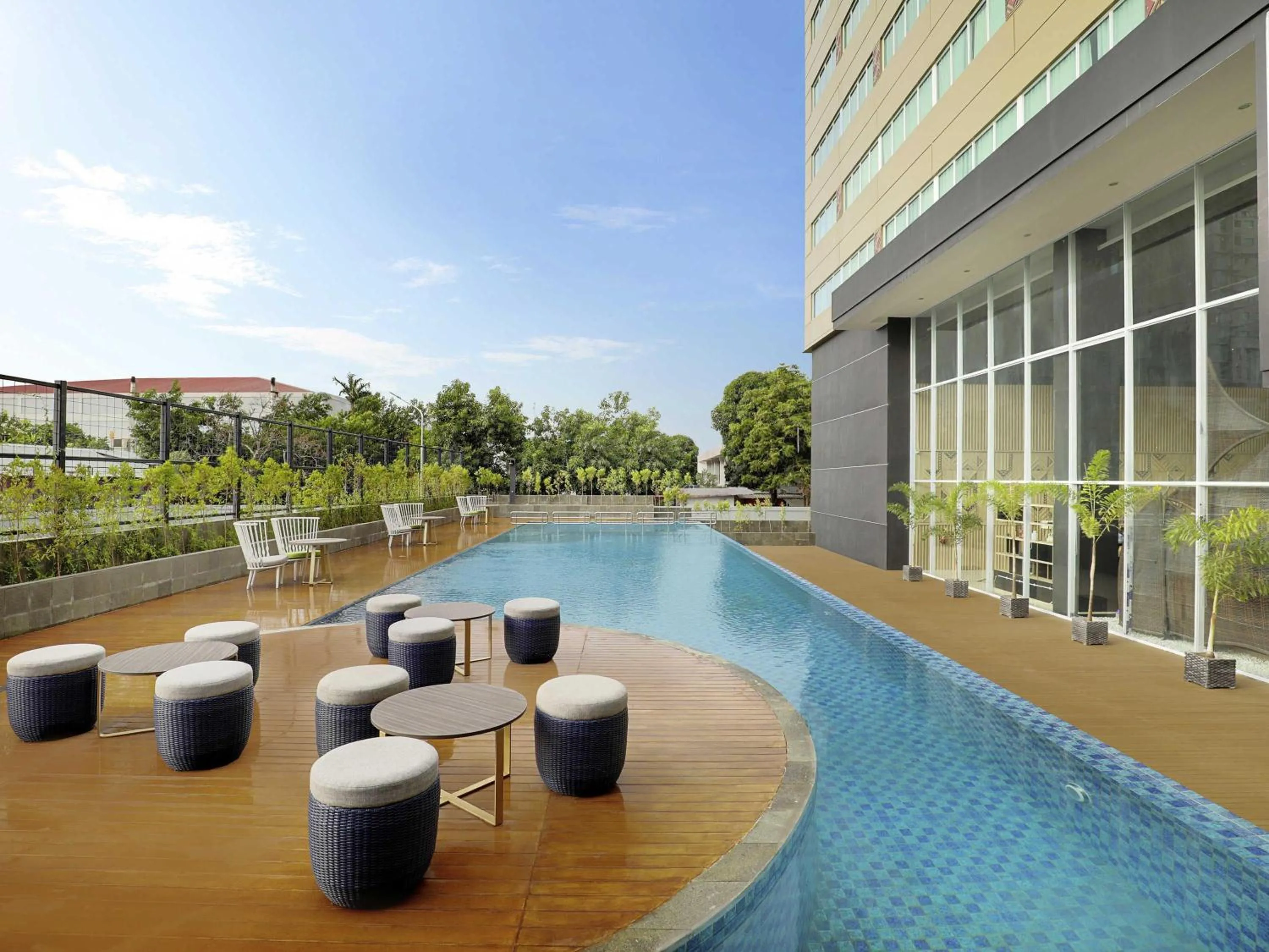 Pool view in Mercure Makassar Nexa Pettarani