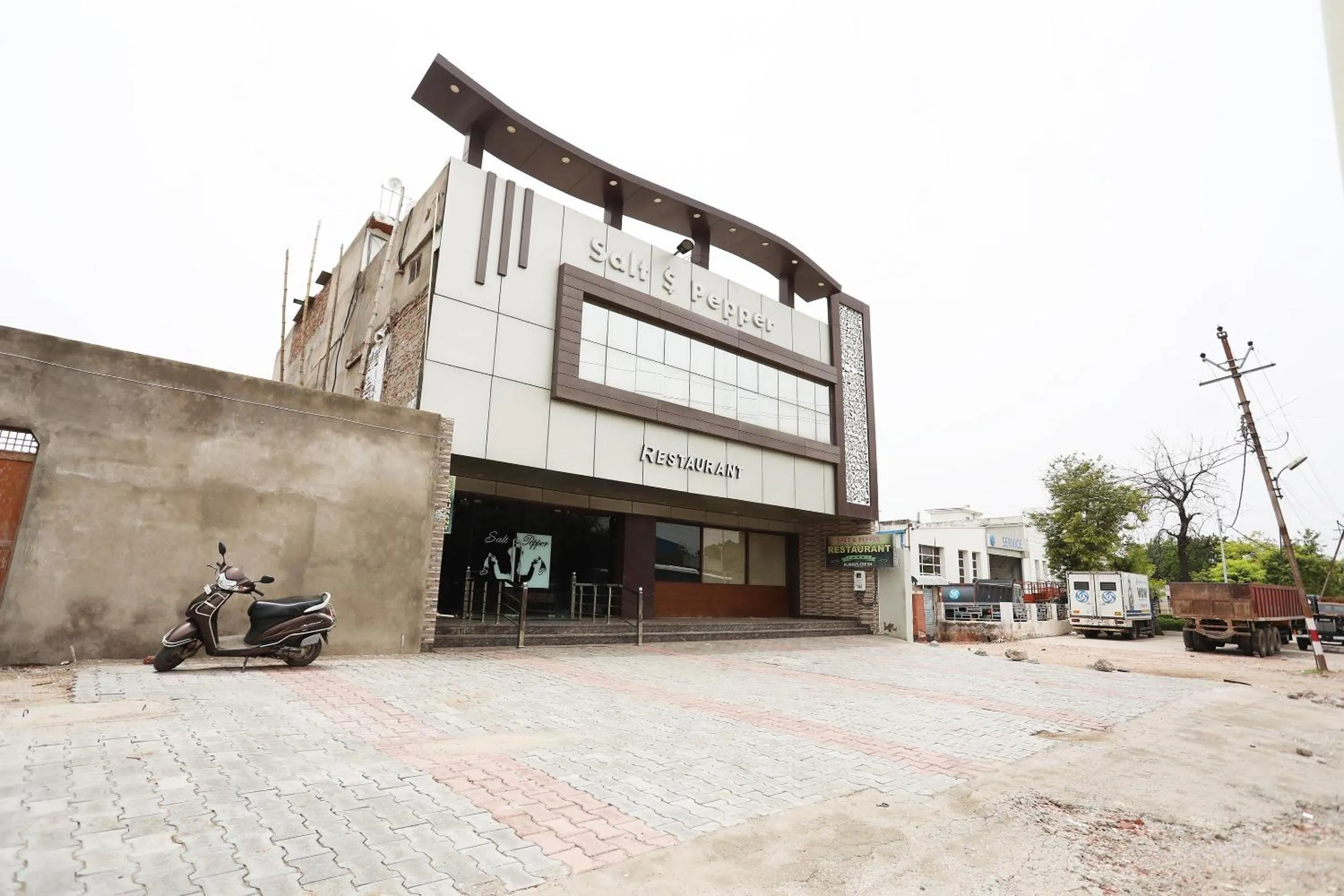 Facade/entrance in Hotel O Salt And Pepper Hotel And Resturant