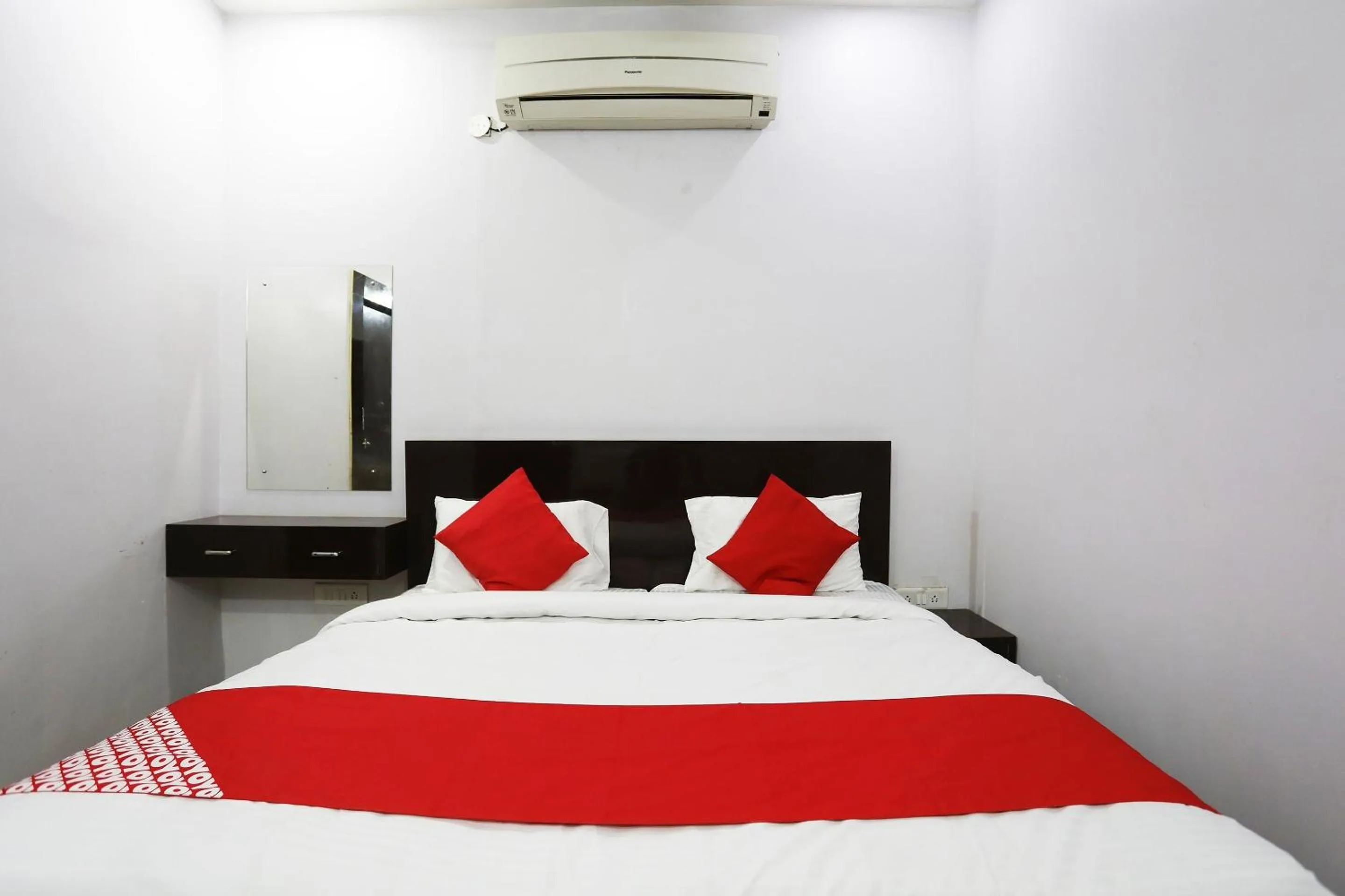 Bedroom, Bed in Hotel O Salt And Pepper Hotel And Resturant