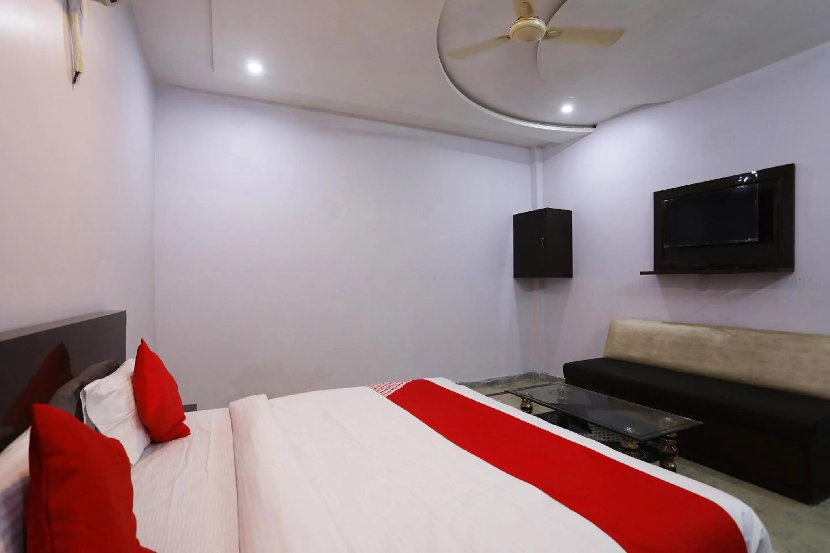 Bedroom, Bed in Hotel O Salt And Pepper Hotel And Resturant