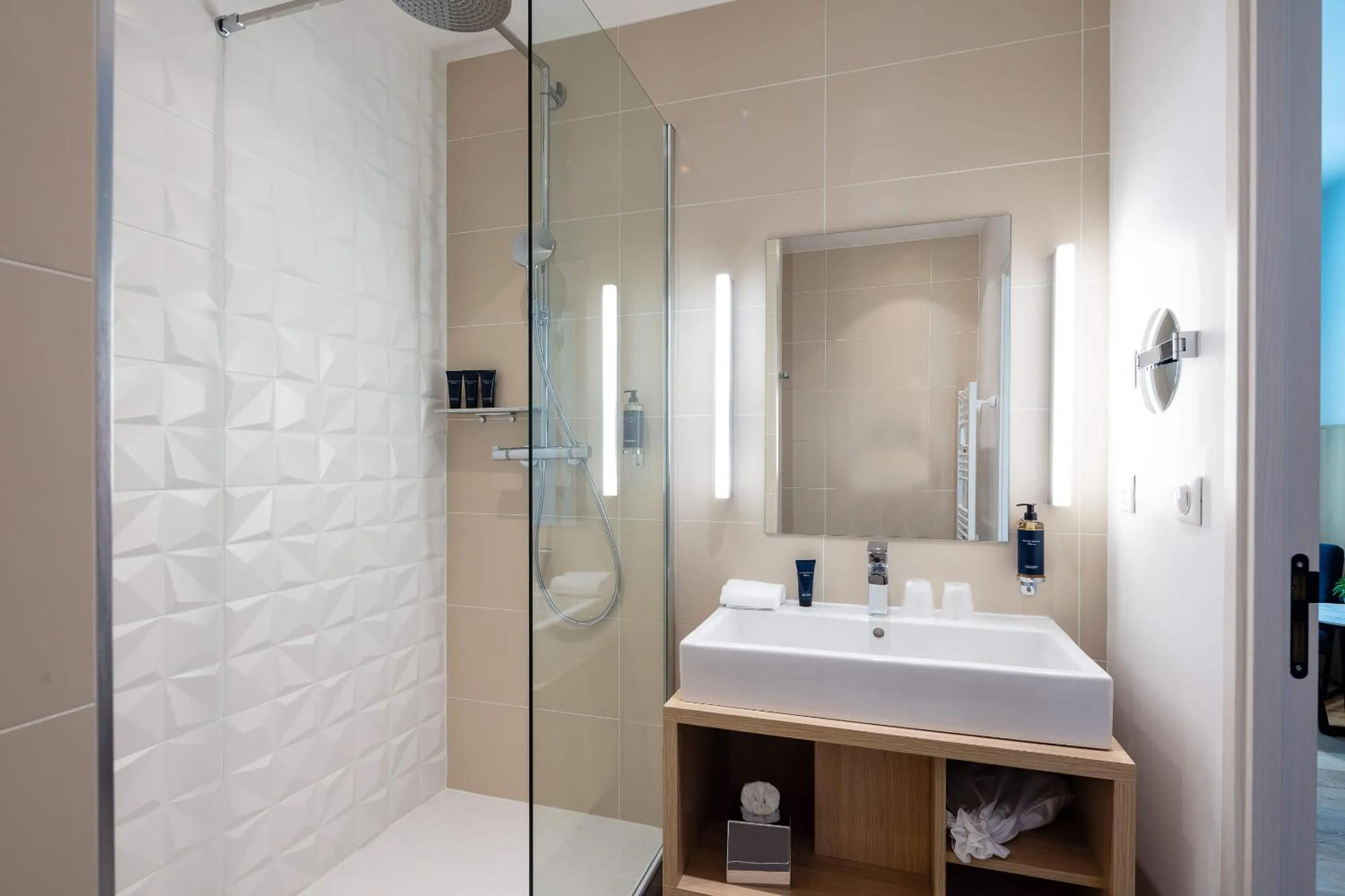 Bathroom in Hôtel Sainte Victoire