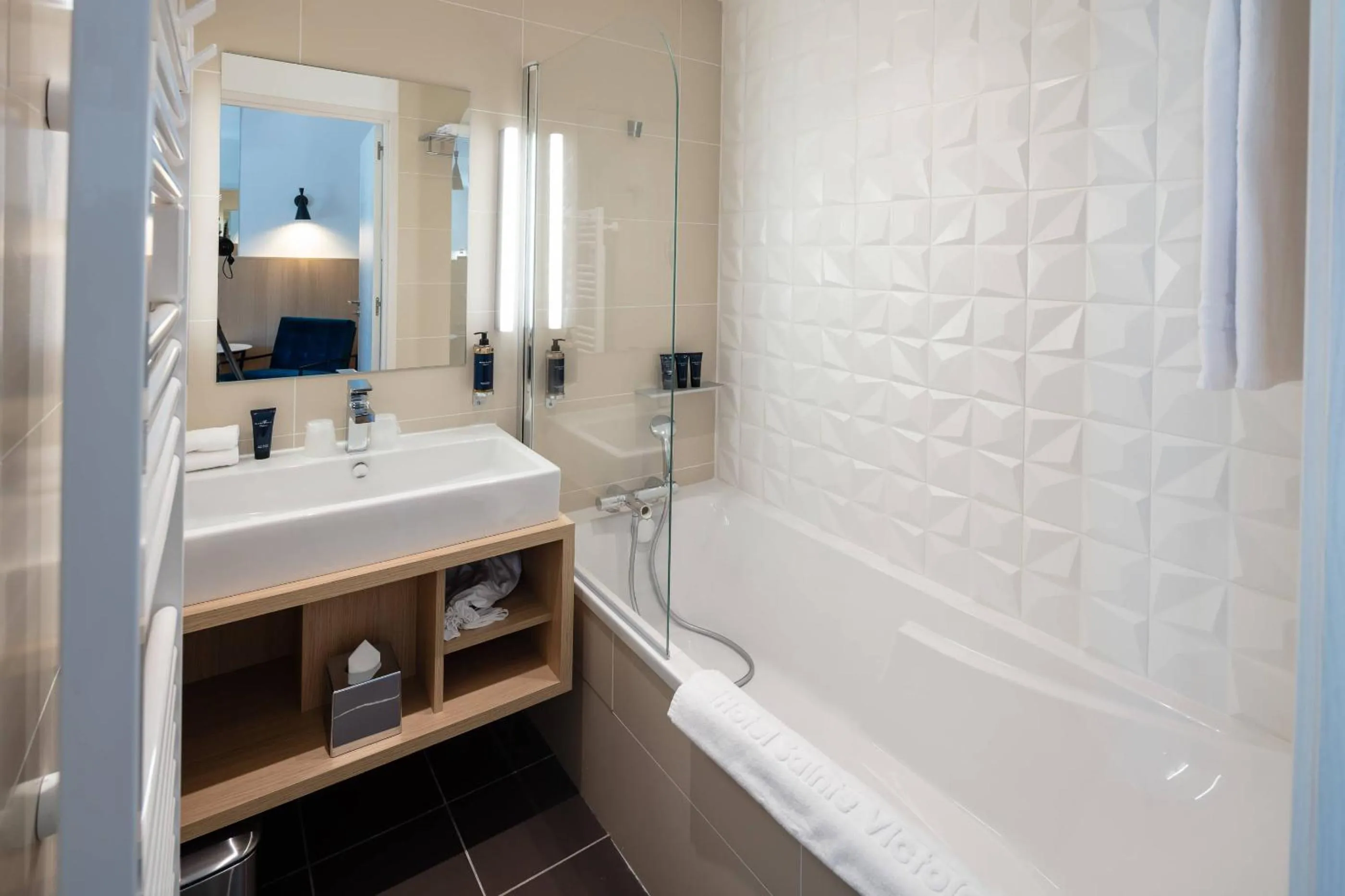 Bathroom in Hôtel Sainte Victoire