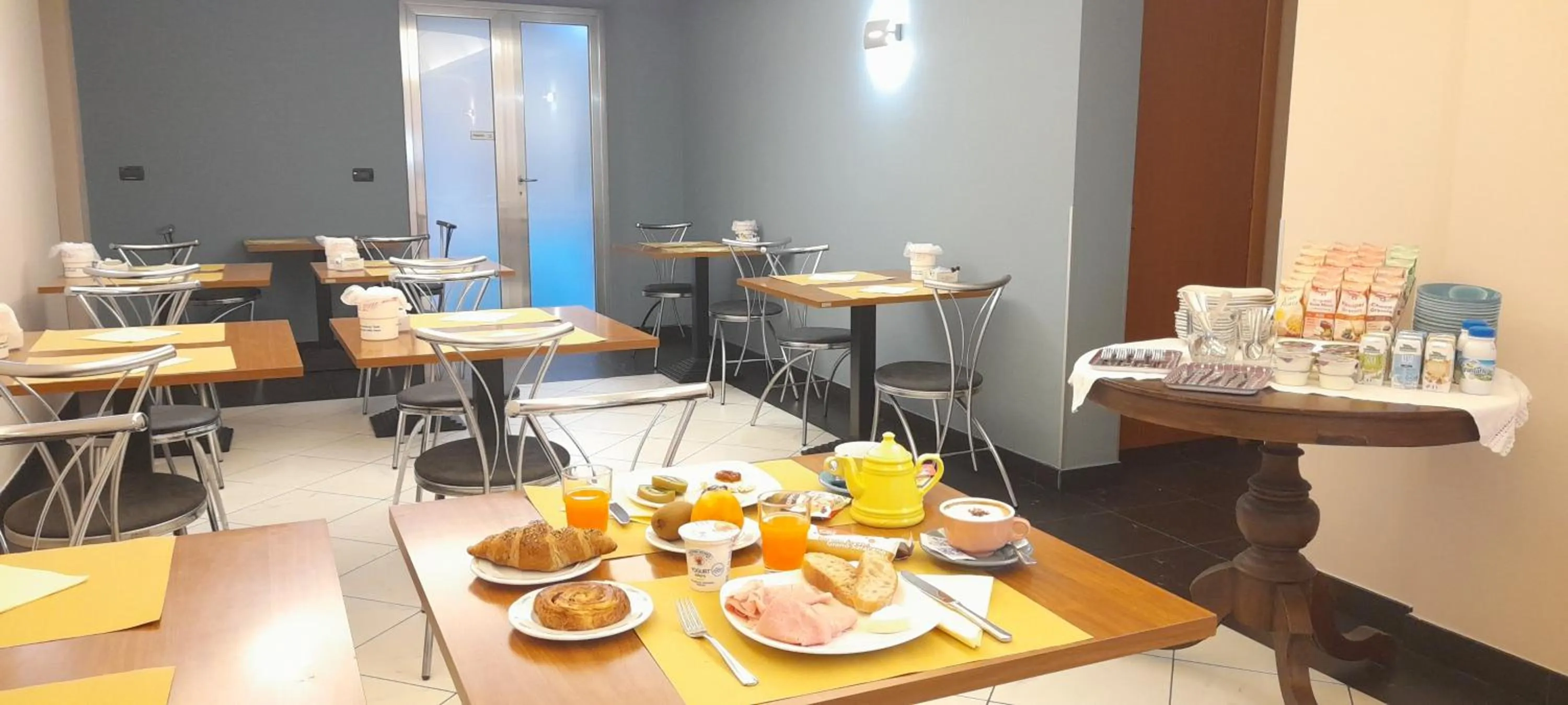 Continental breakfast in Hotel Ceretto