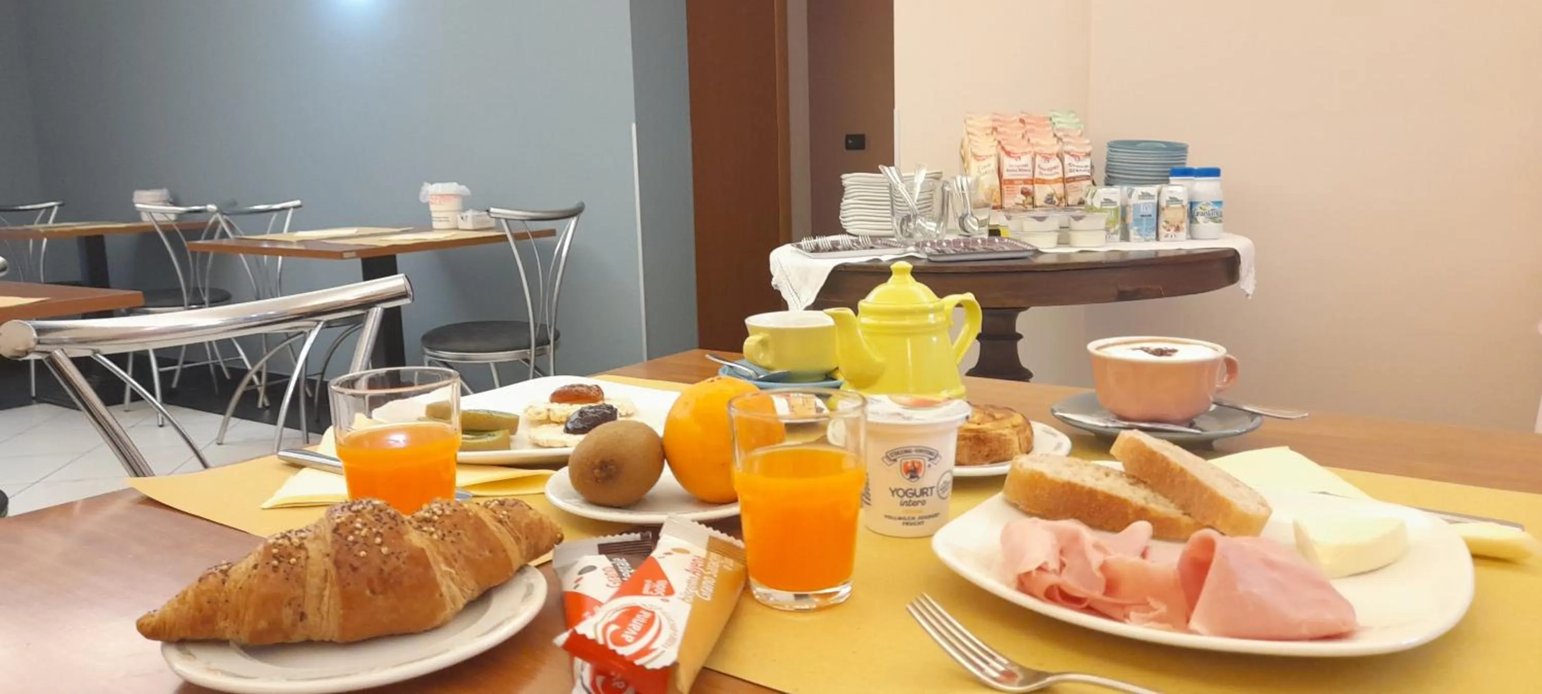 Continental breakfast in Hotel Ceretto