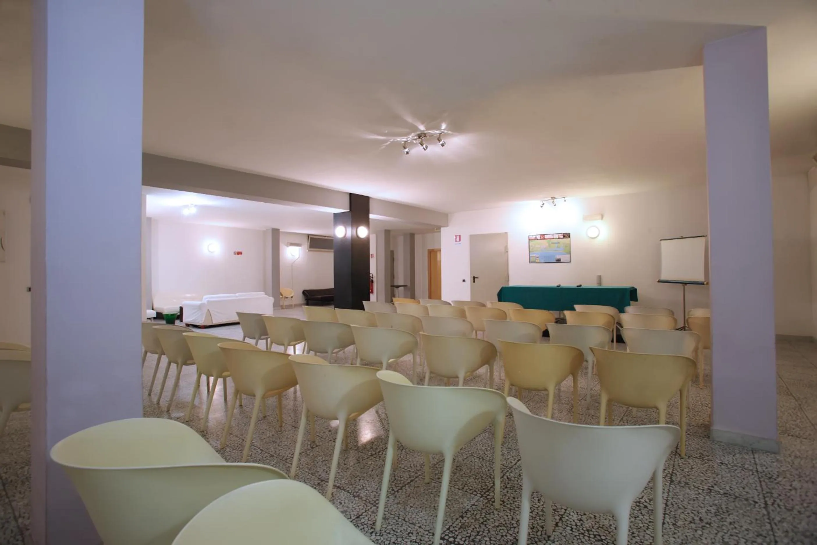 Business facilities in Hotel Zeffiro