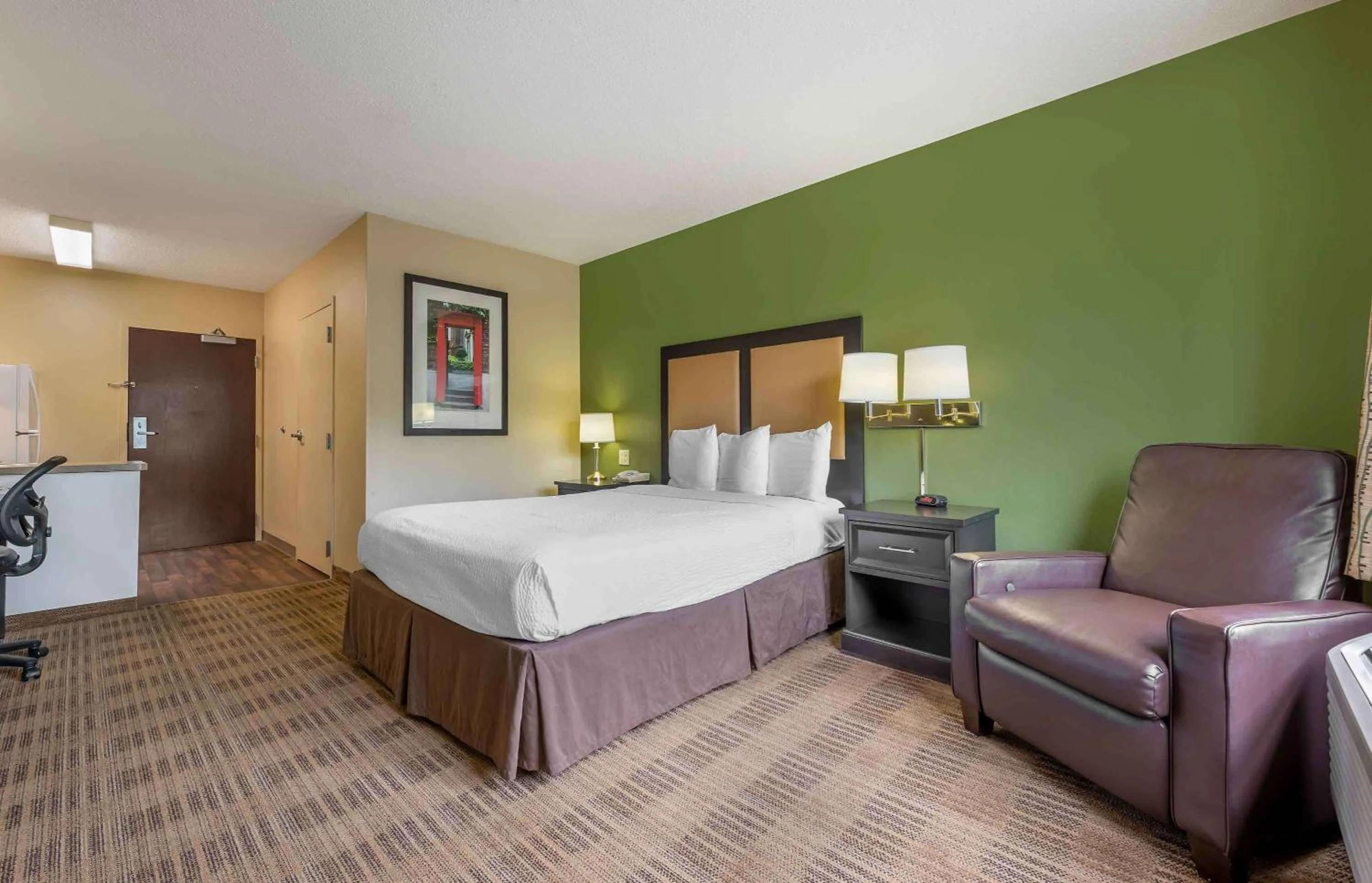 Bedroom, Bed in Extended Stay America Suites - Bloomington - Normal