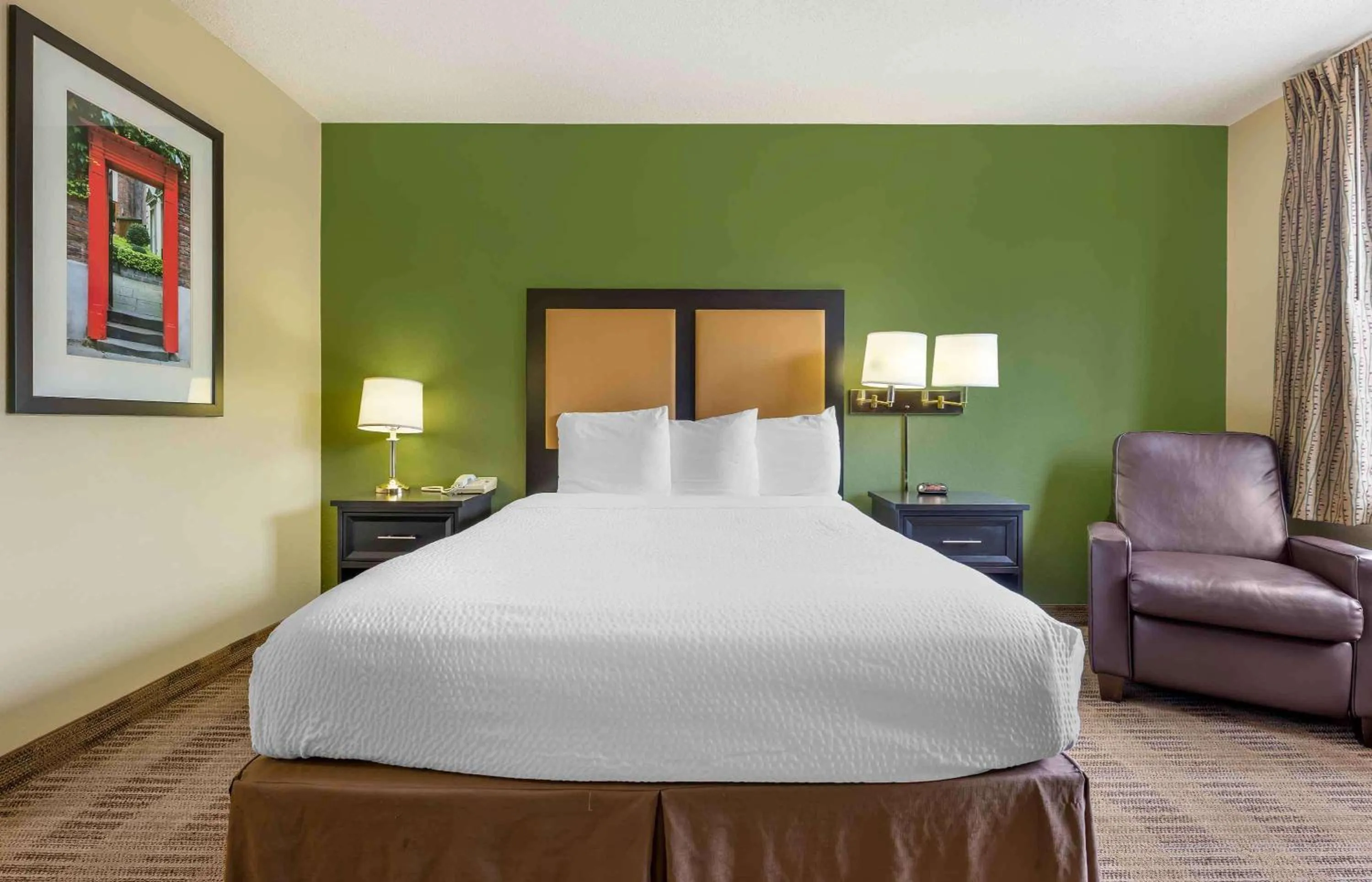 Bedroom, Bed in Extended Stay America Suites - Bloomington - Normal
