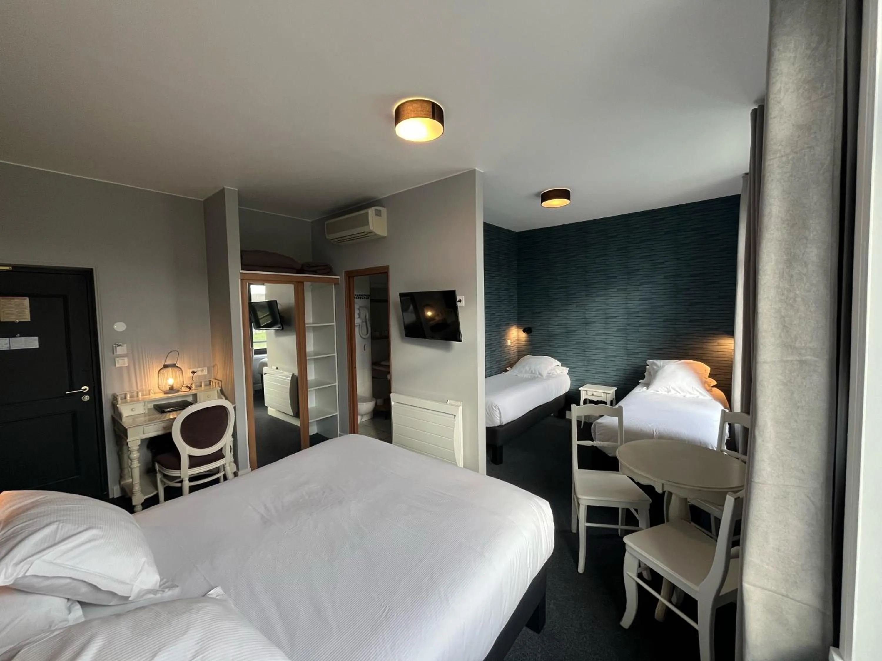 Photo of the whole room, Bed in Saint Jean