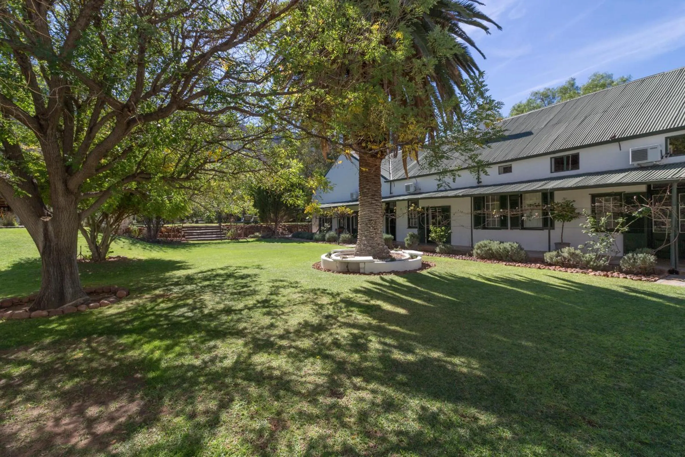 Garden view in Lemoenfontein