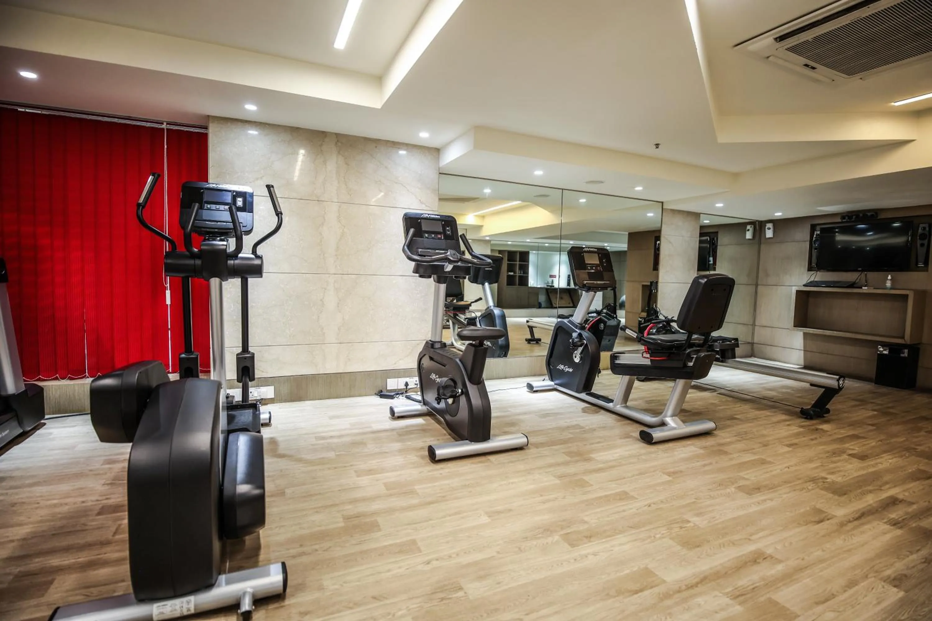Fitness centre/facilities in Ramada Plaza by Wyndham Lucknow