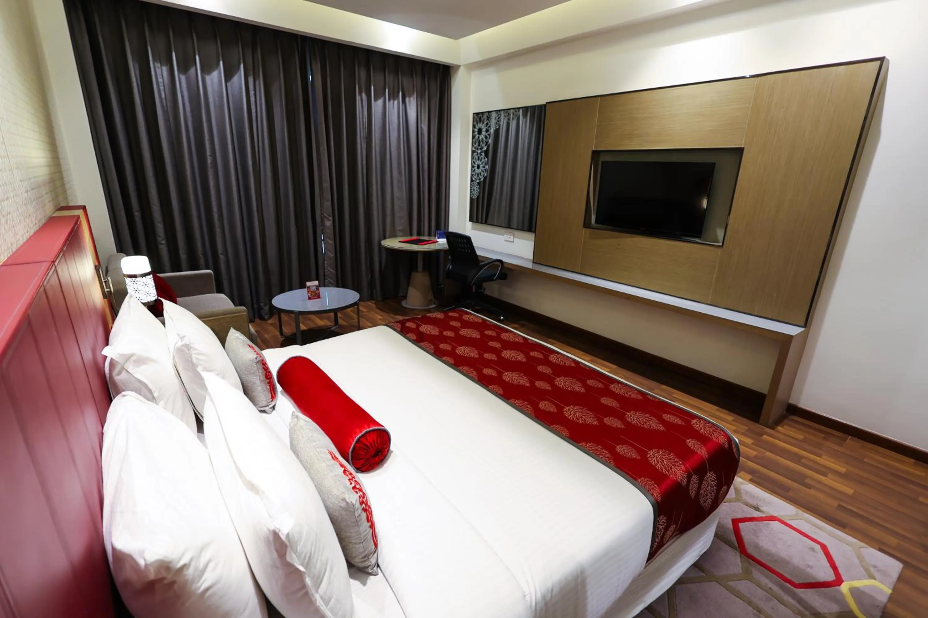 Bed in Ramada Plaza by Wyndham Lucknow