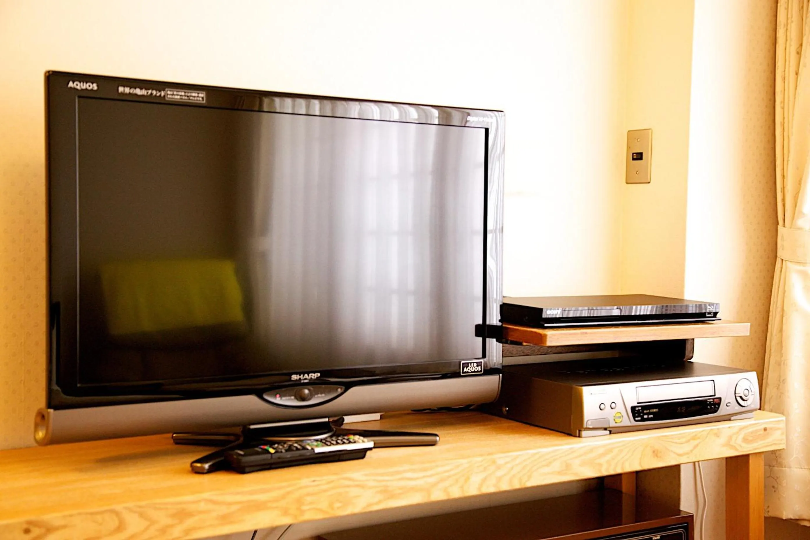 TV and multimedia in Tsuruya Ryokan