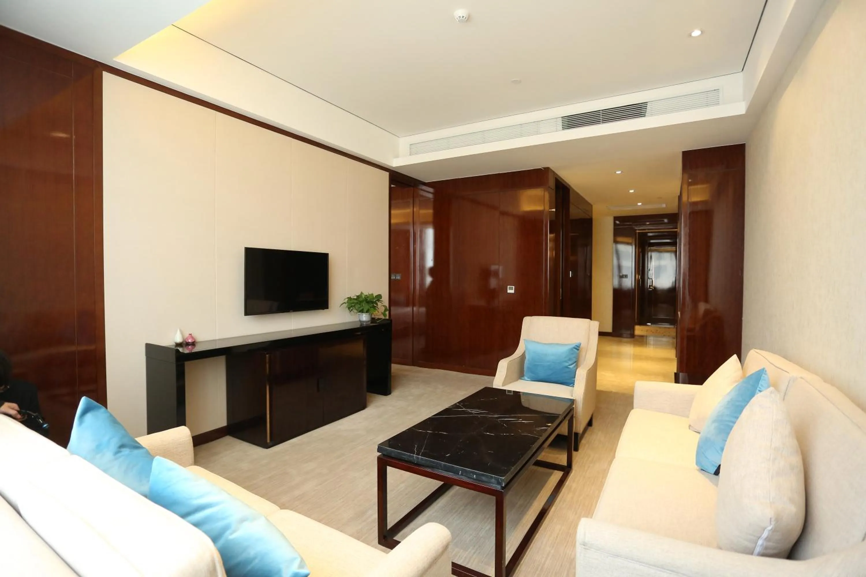 TV and multimedia in Days Hotel by Wyndham Shanxi Xinzhou