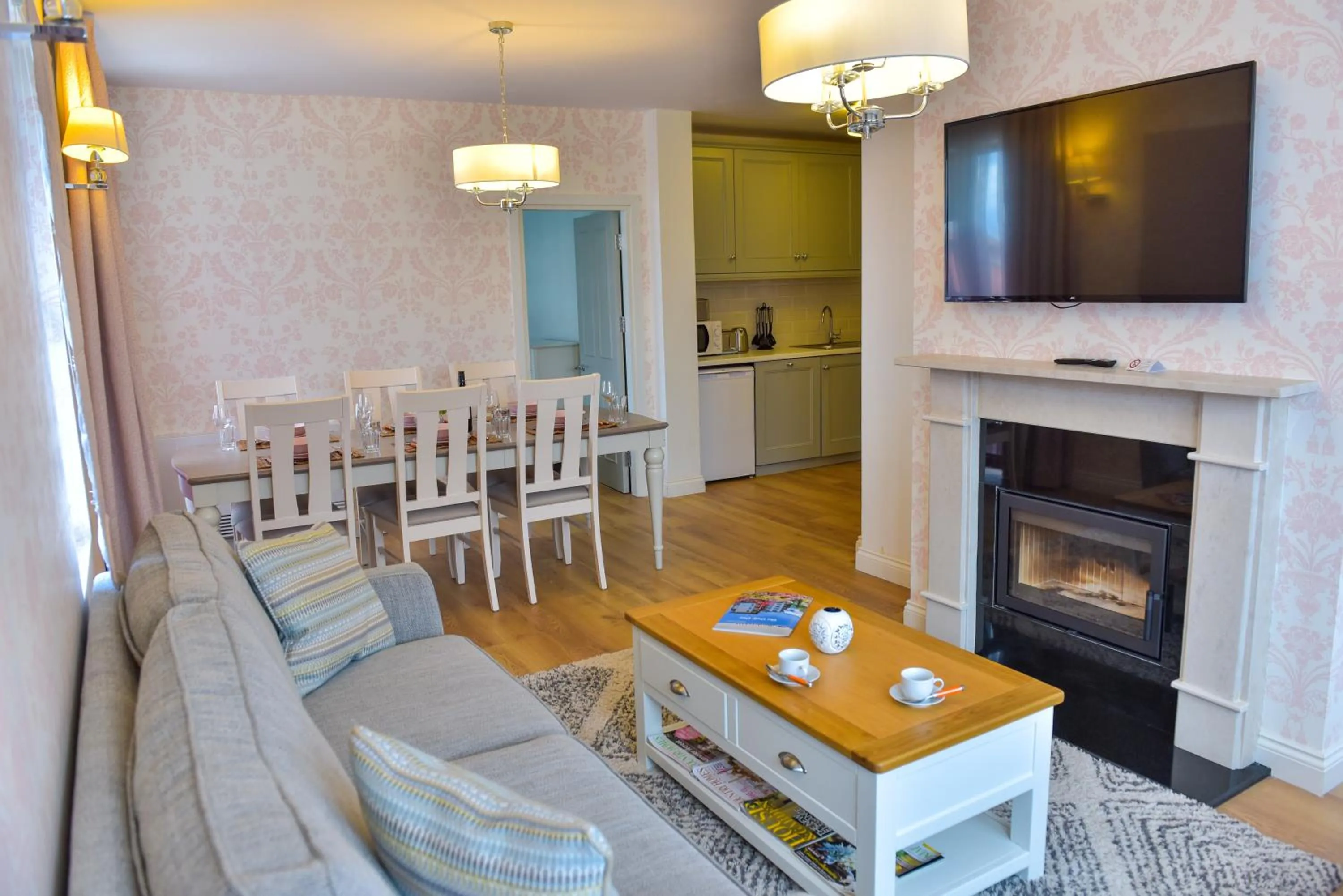 TV and multimedia in Predela LUX Aparthotel