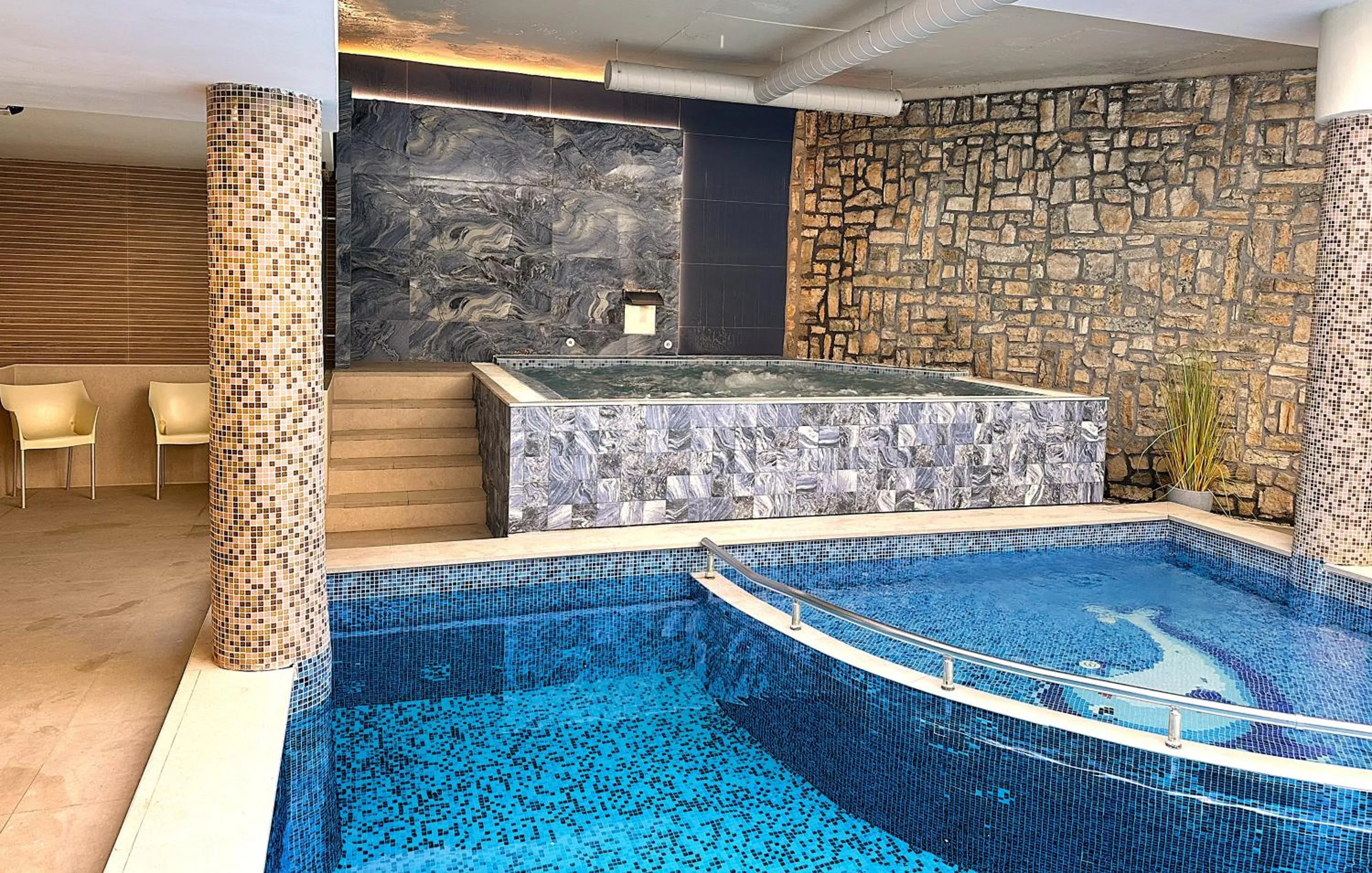 Hot Tub in Predela LUX Aparthotel