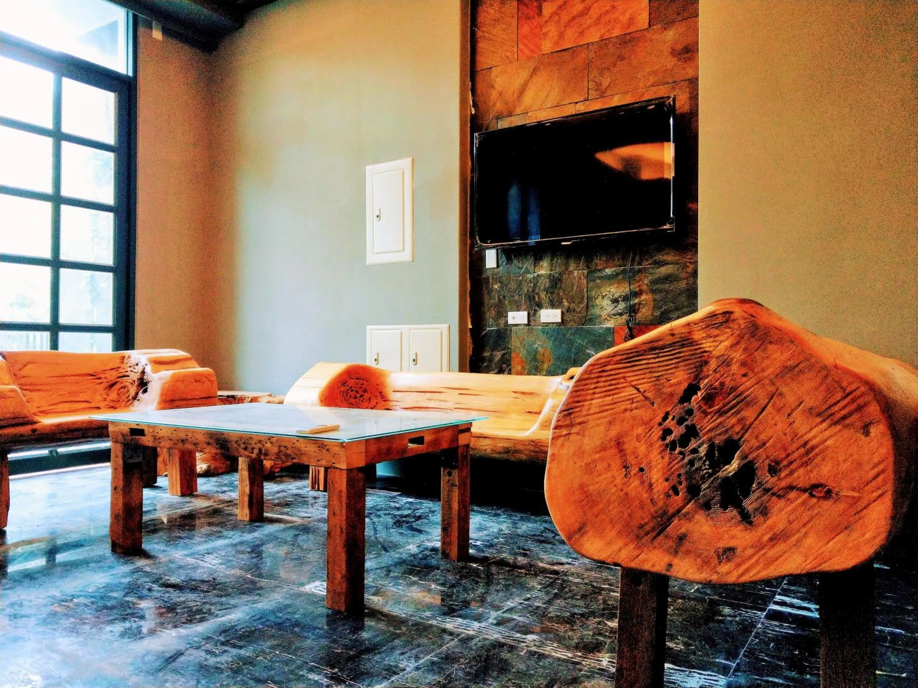 Facade/entrance in Blue Owl-Hualien No 2396-2397-2398-2399