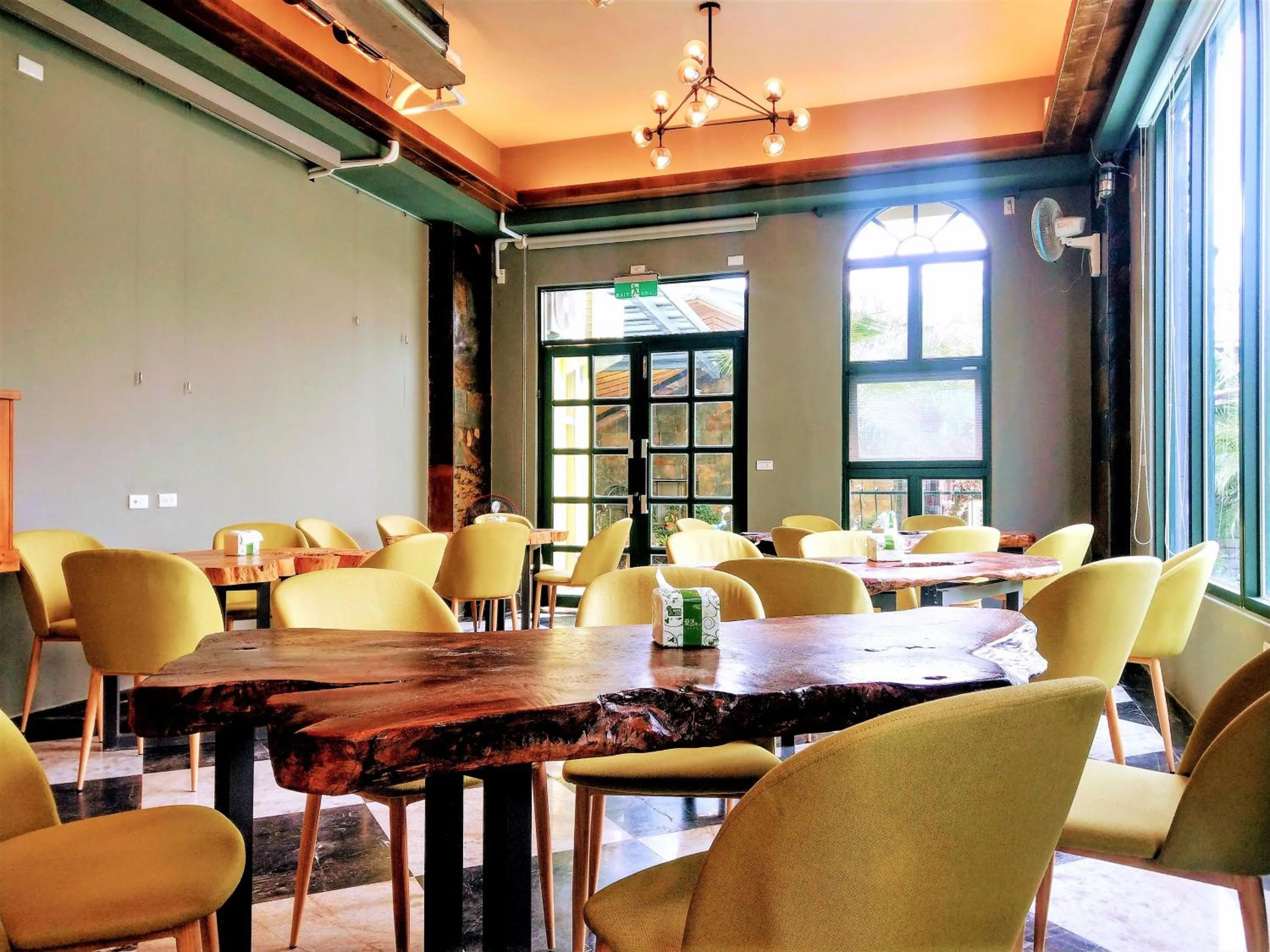 Restaurant/places to eat in Blue Owl-Hualien No 2396-2397-2398-2399