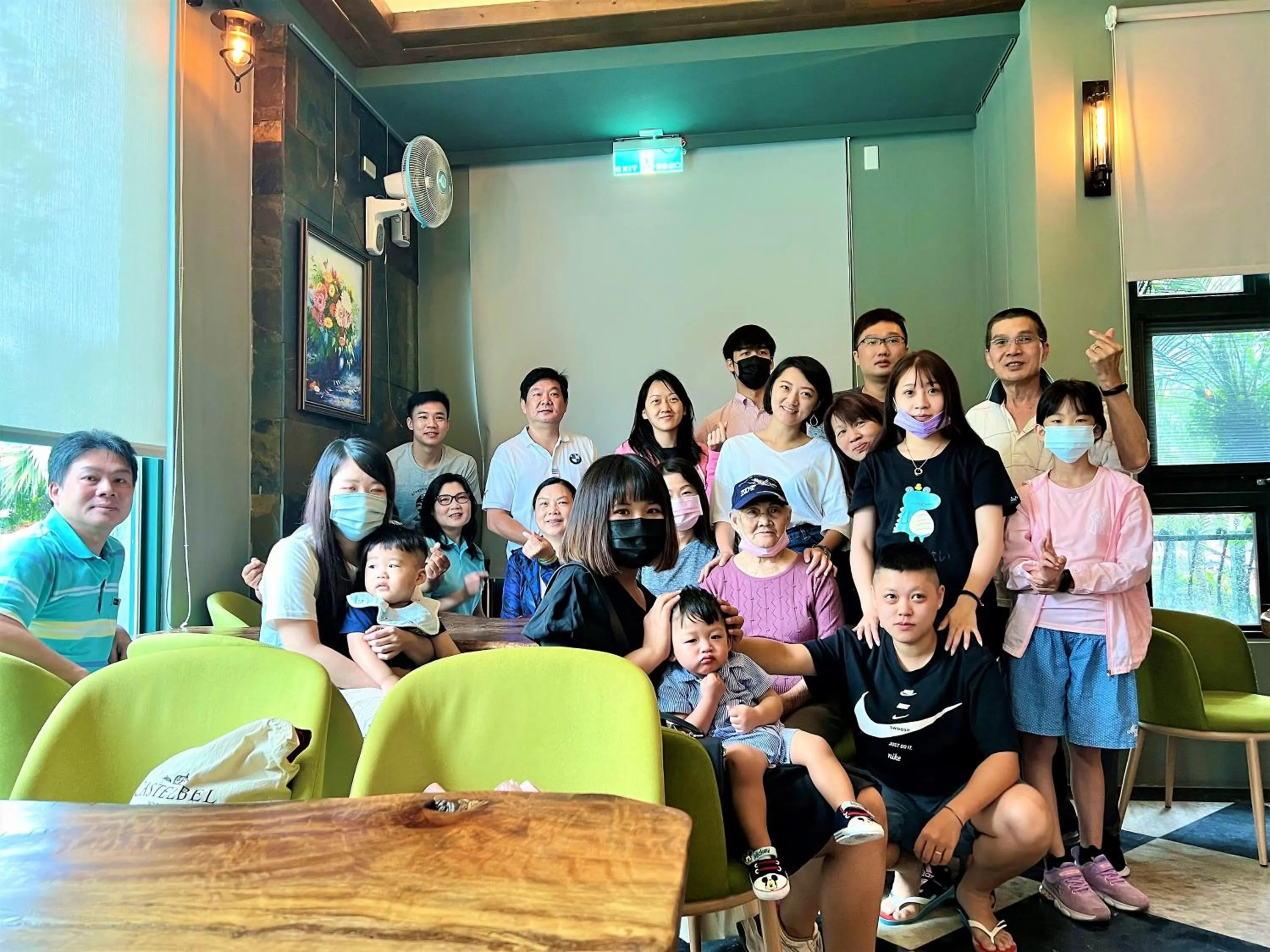 People in Blue Owl-Hualien No 2396-2397-2398-2399