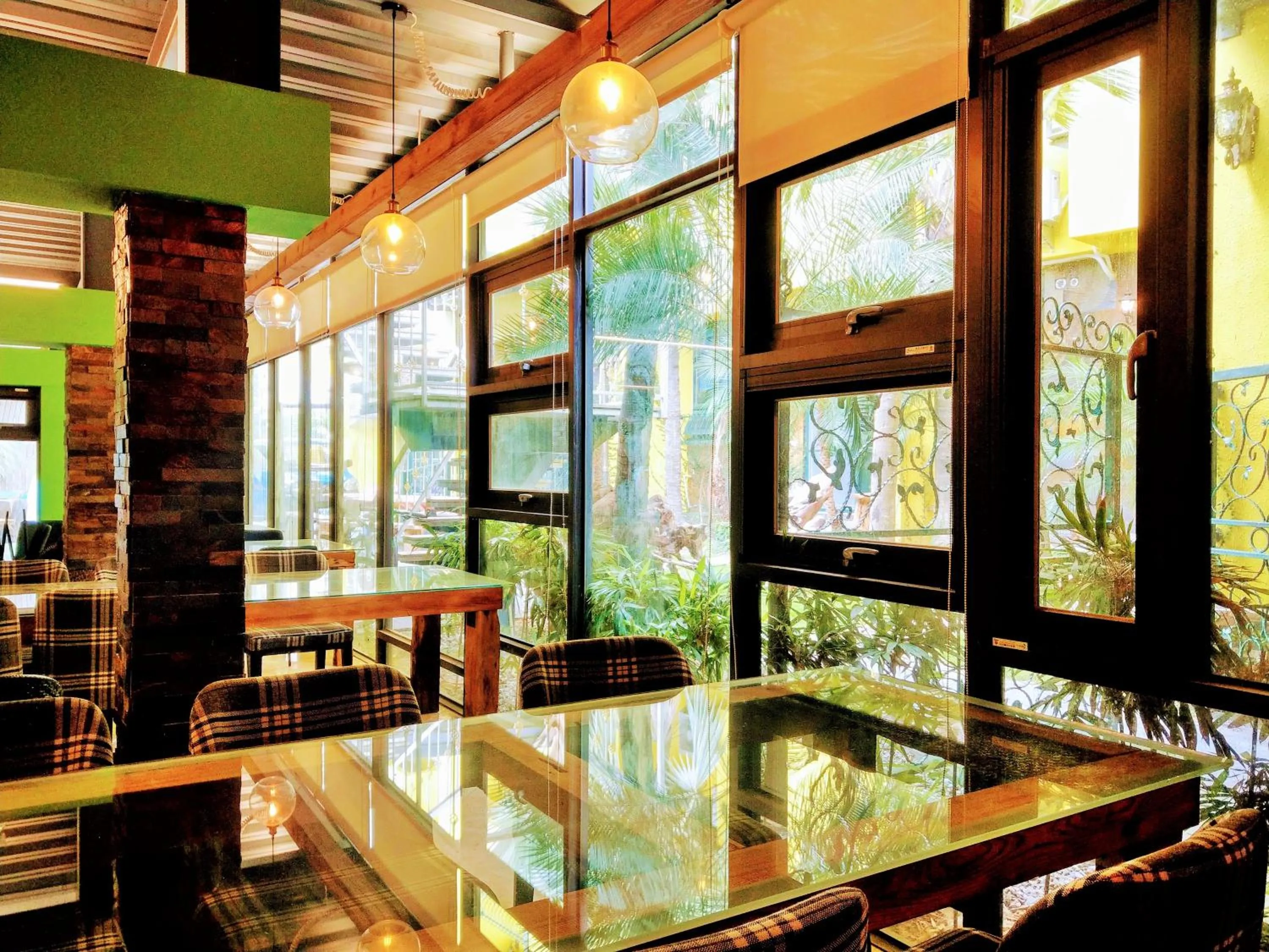 Dining area in Blue Owl-Hualien No 2396-2397-2398-2399