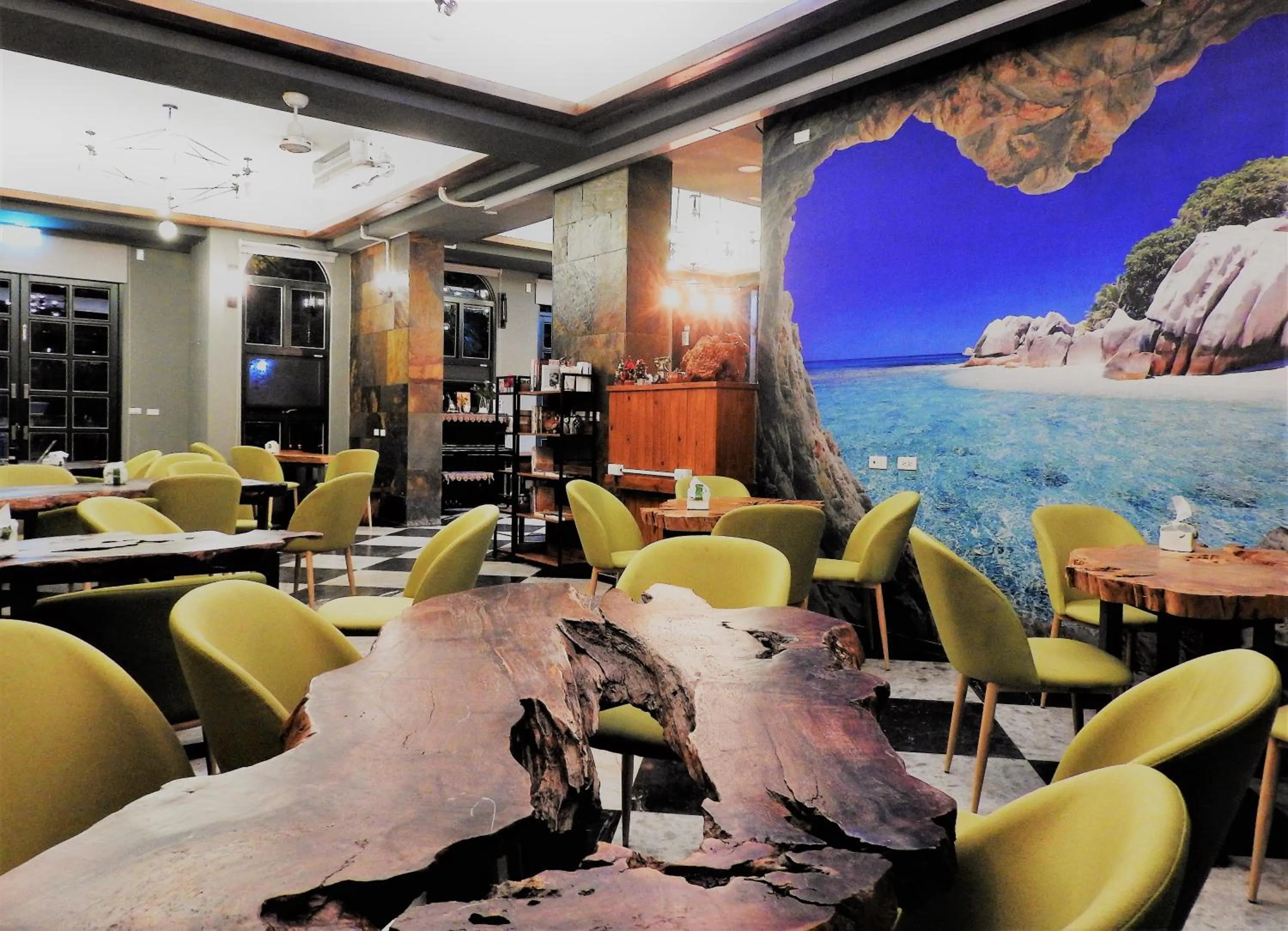 Restaurant/places to eat in Blue Owl-Hualien No 2396-2397-2398-2399