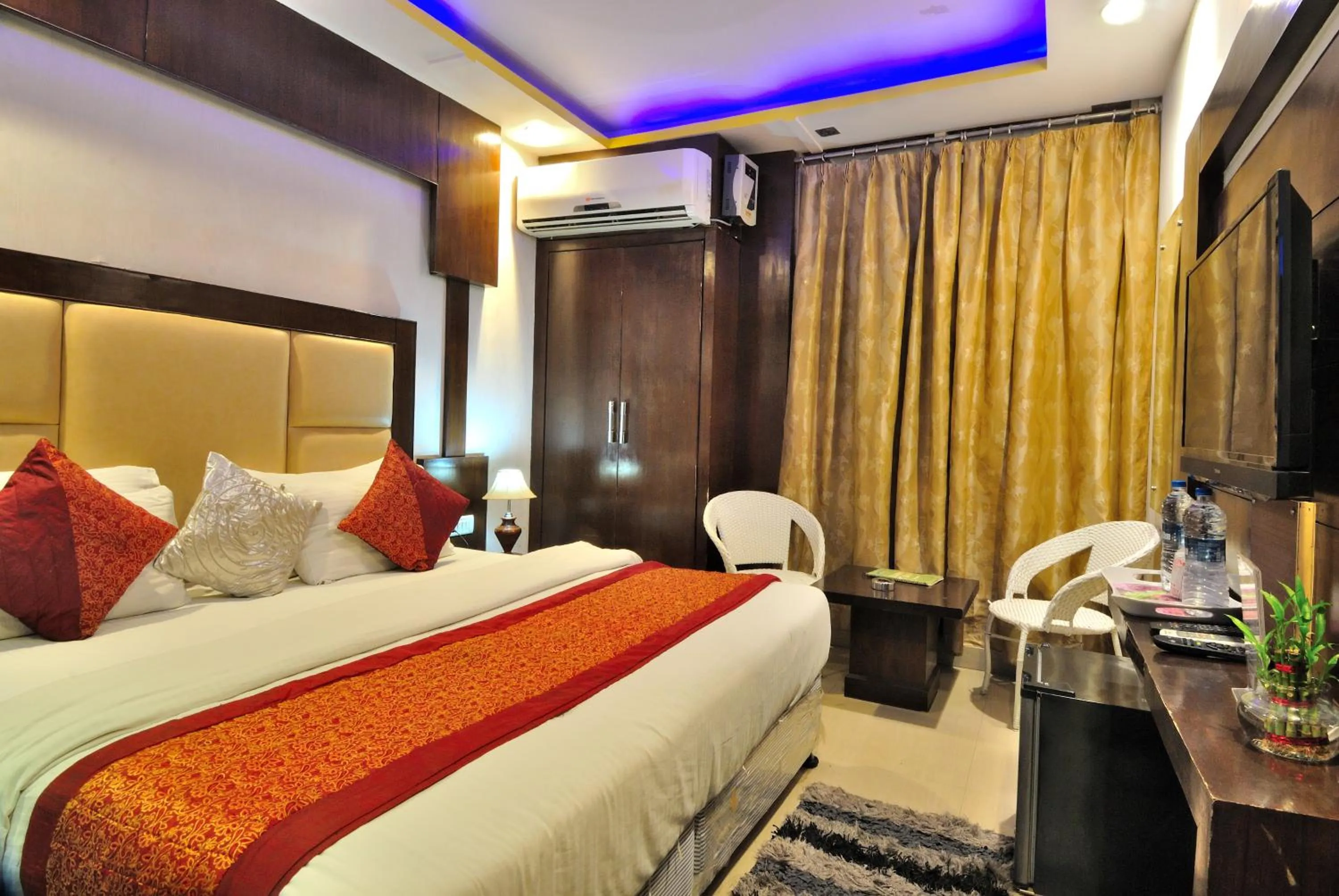 Photo of the whole room in Hotel Shelton