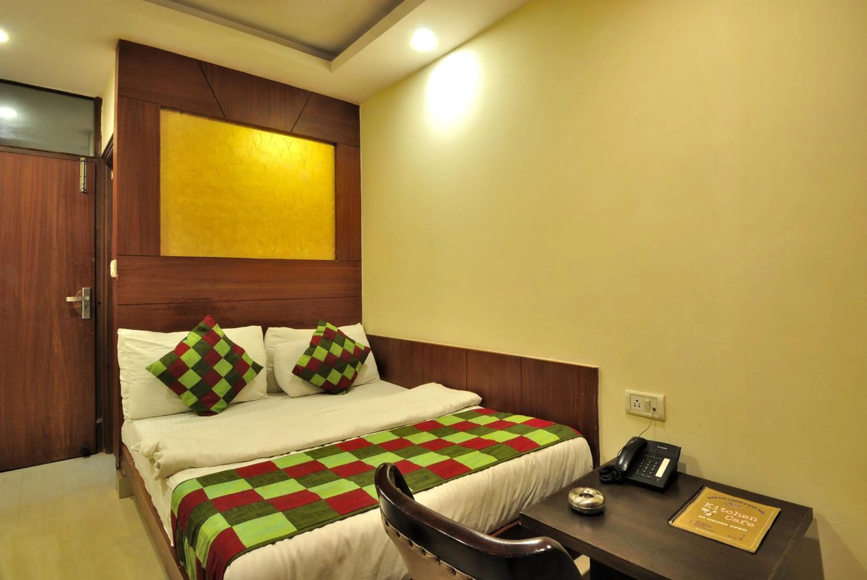 Photo of the whole room in Hotel Shelton