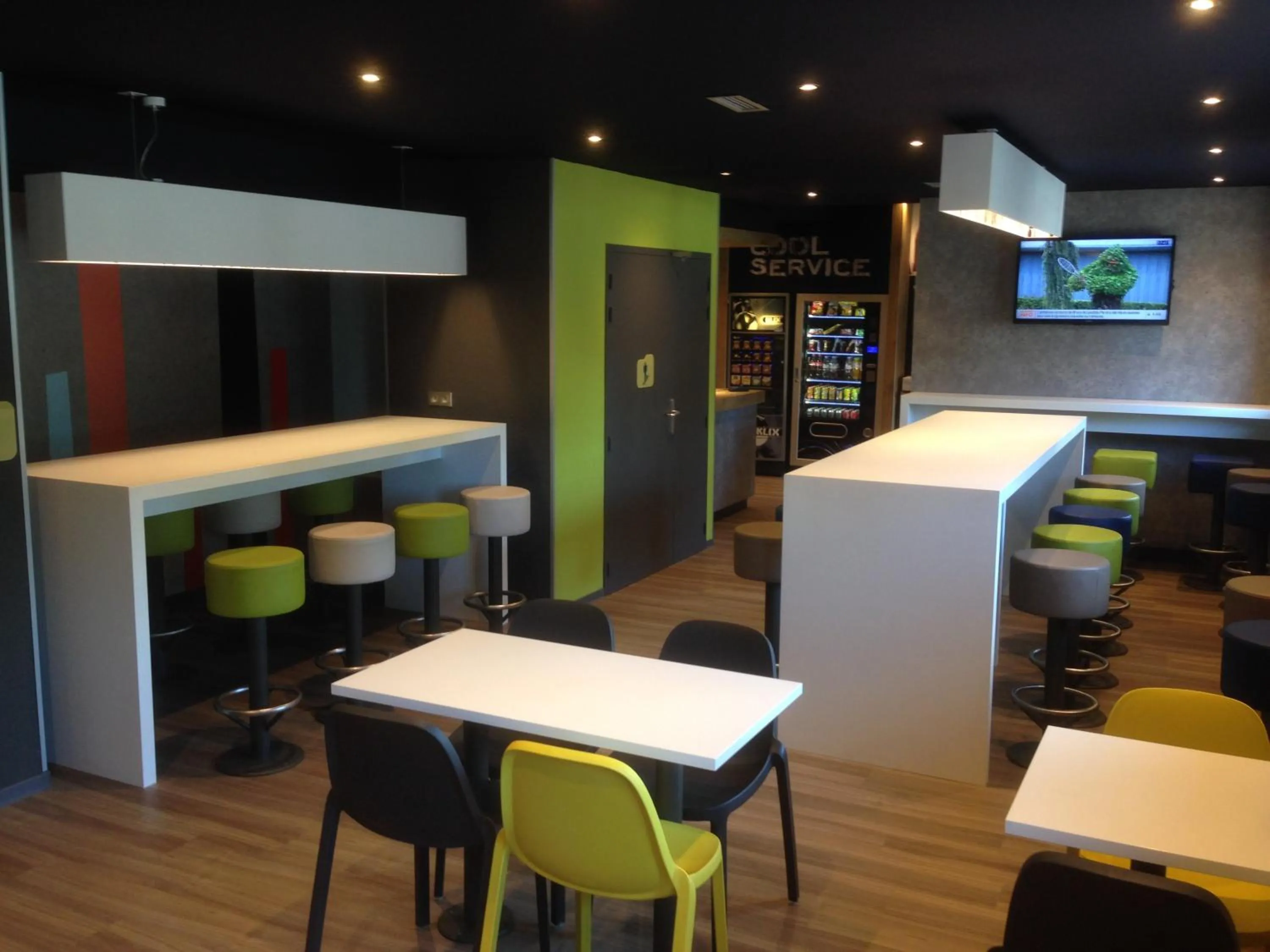 Restaurant/places to eat in ibis Budget Caen Centre Gare