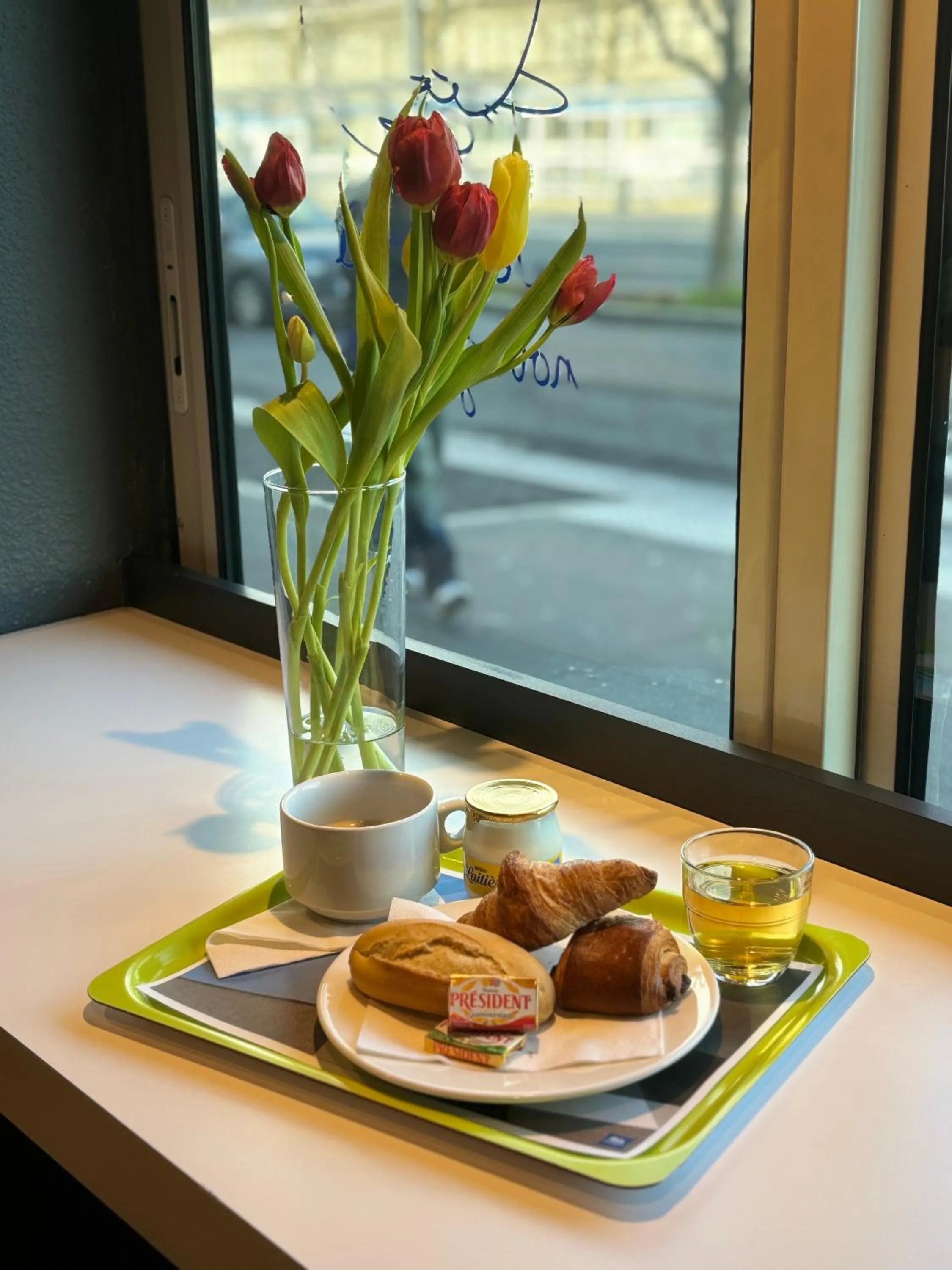 Breakfast in ibis Budget Caen Centre Gare