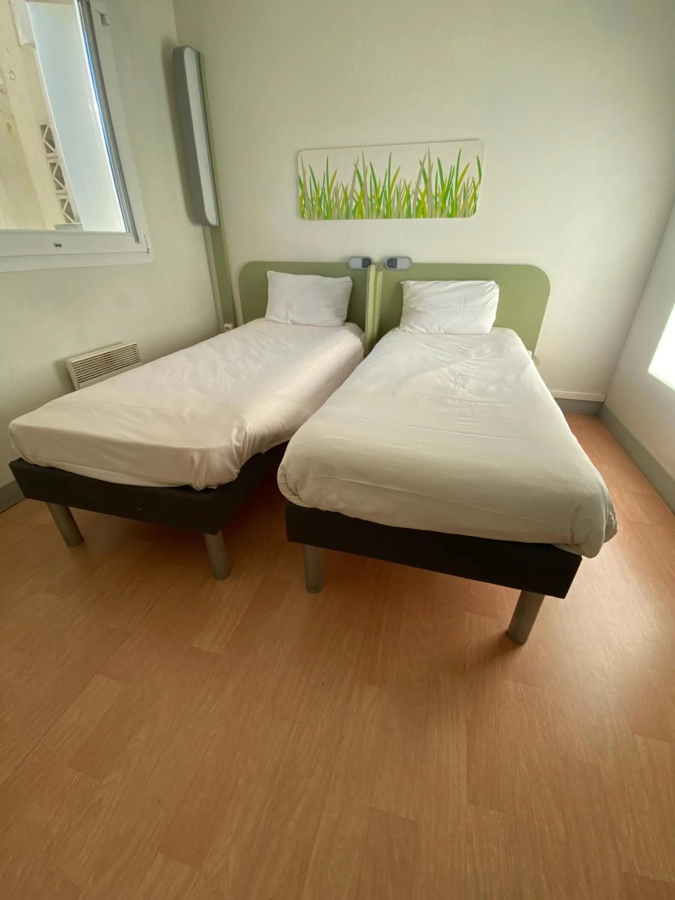 Photo of the whole room, Bed in ibis Budget Caen Centre Gare