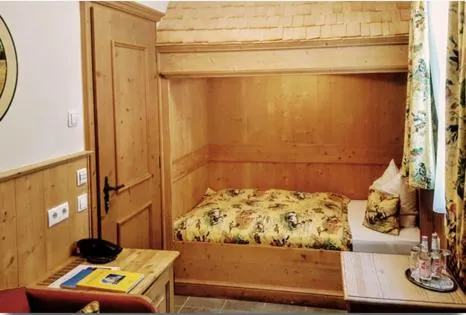 Bedroom, Bed in Hotel Leeberghof