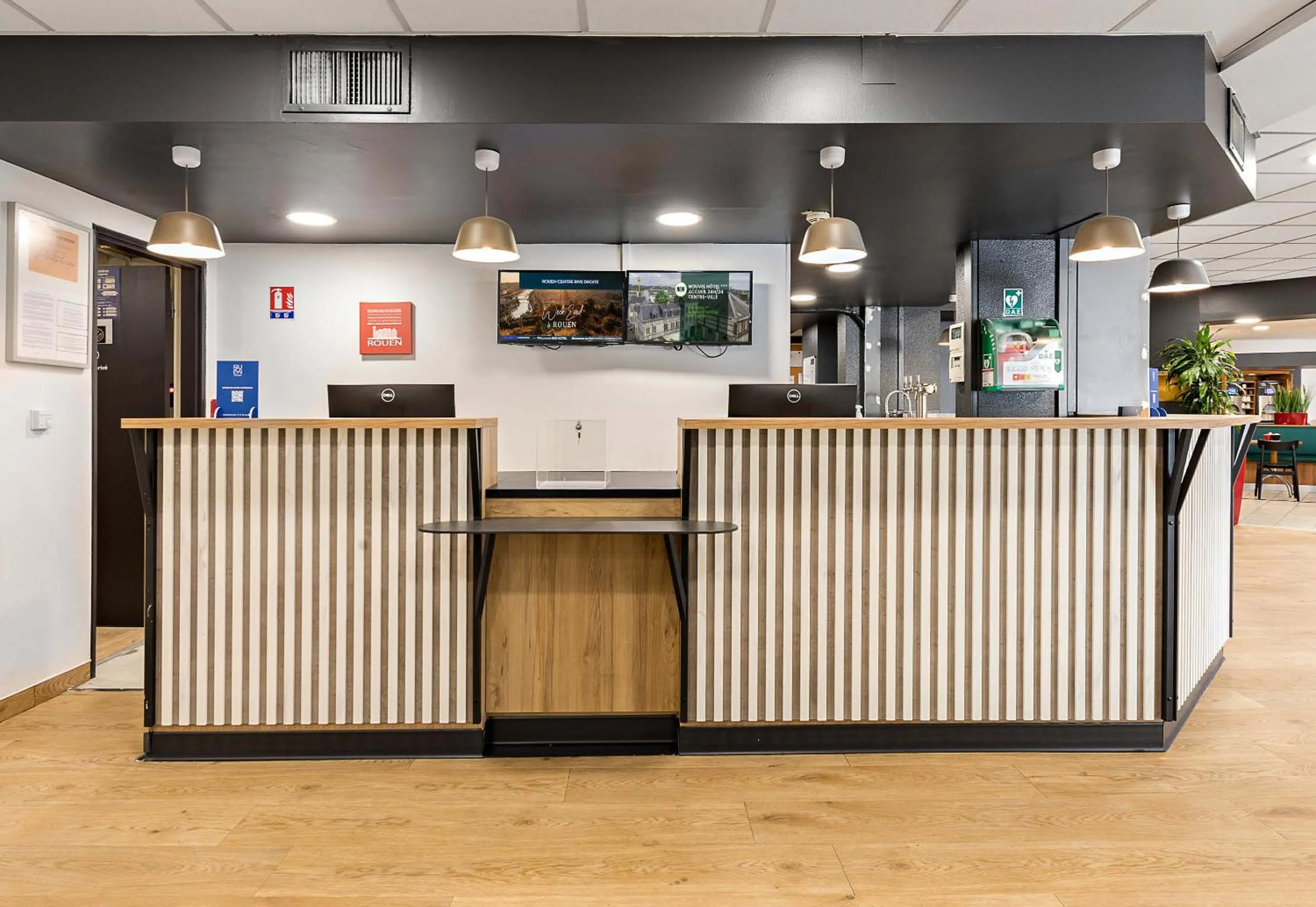 Lobby or reception in B&B HOTEL Rouen Centre Rive Droite