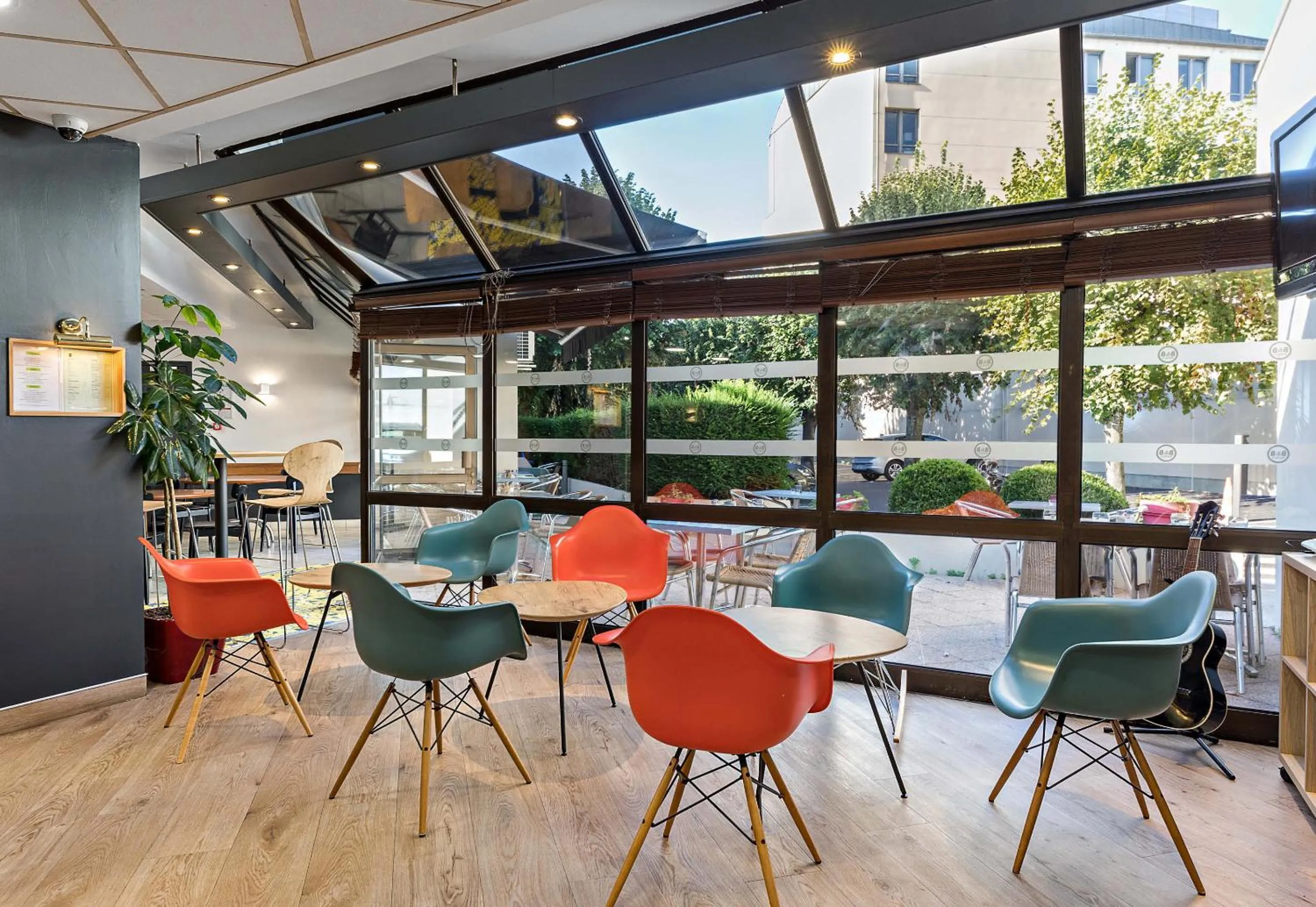 Living room in B&B HOTEL Rouen Centre Rive Droite