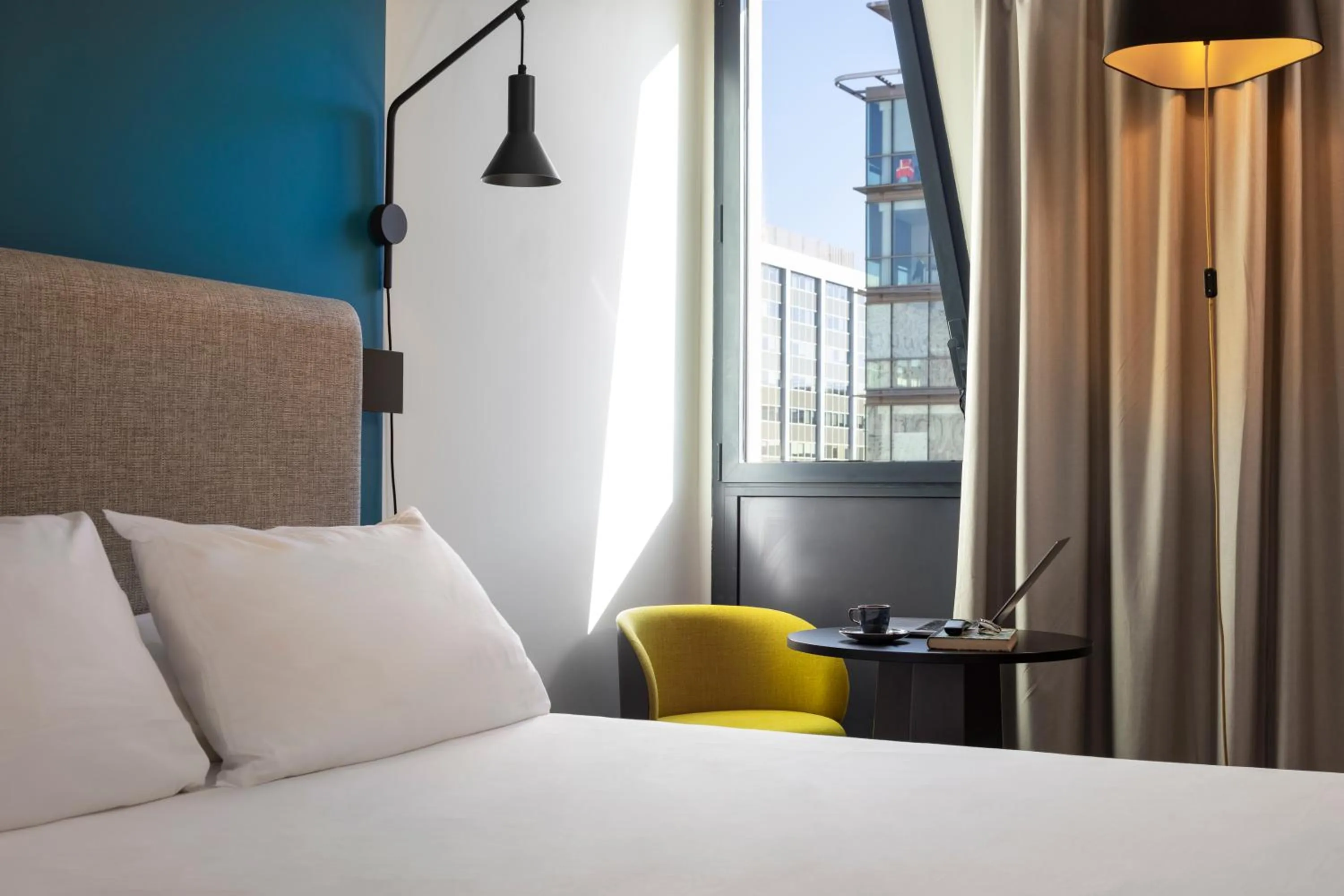 Bedroom, Bed in ibis Marseille Centre Euromed