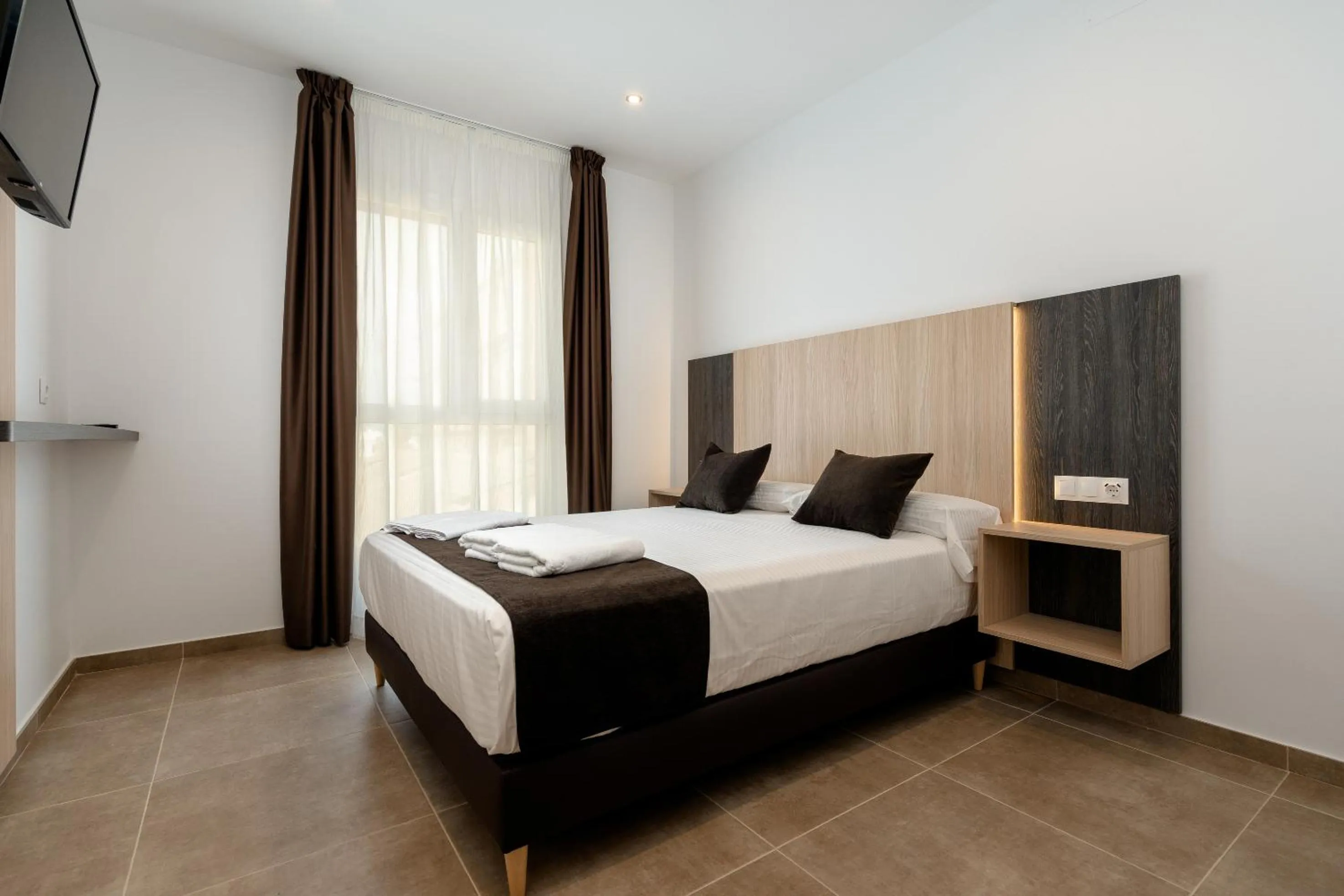 Photo of the whole room, Bed in Plaza de la Luz Cádiz