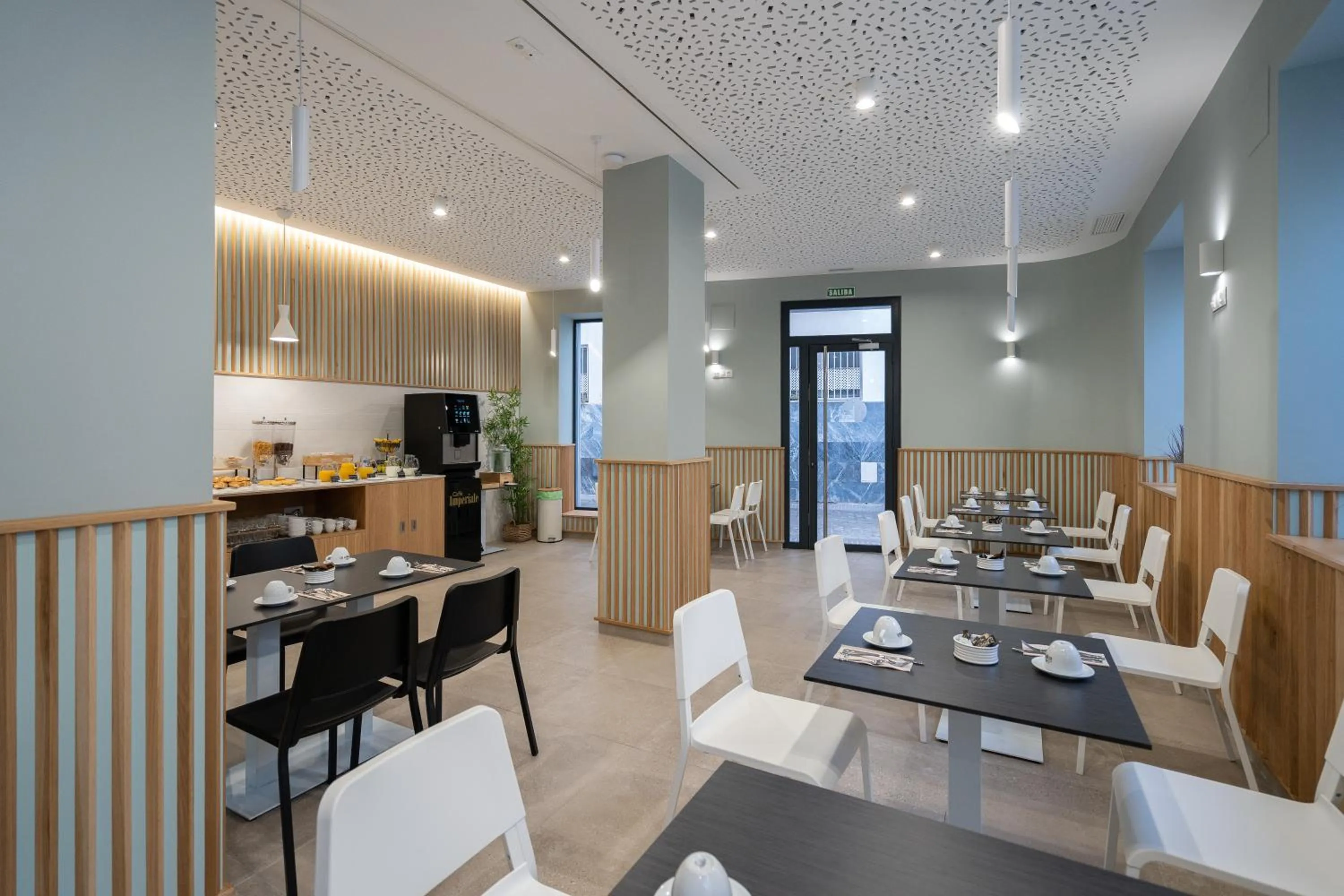 Buffet breakfast in Plaza de la Luz Cádiz