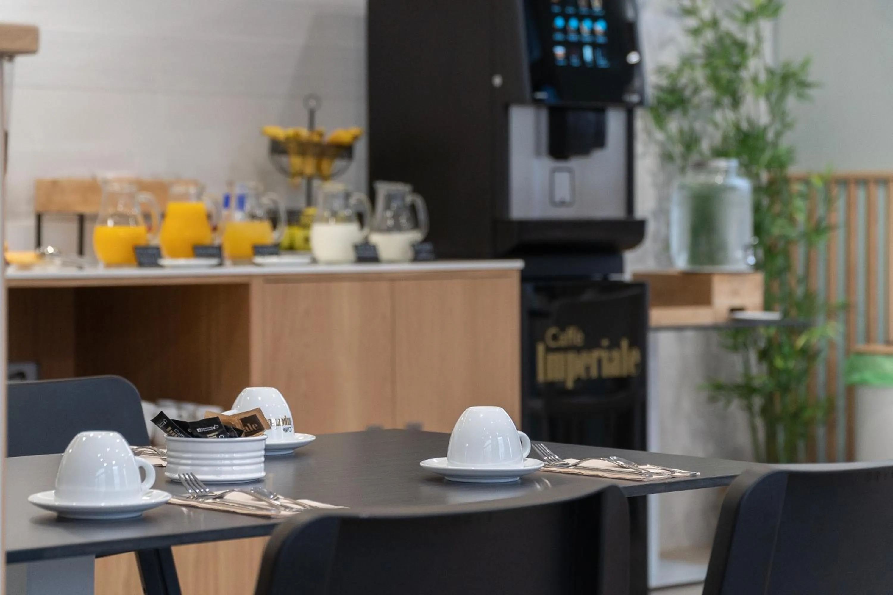 Buffet breakfast in Plaza de la Luz Cádiz