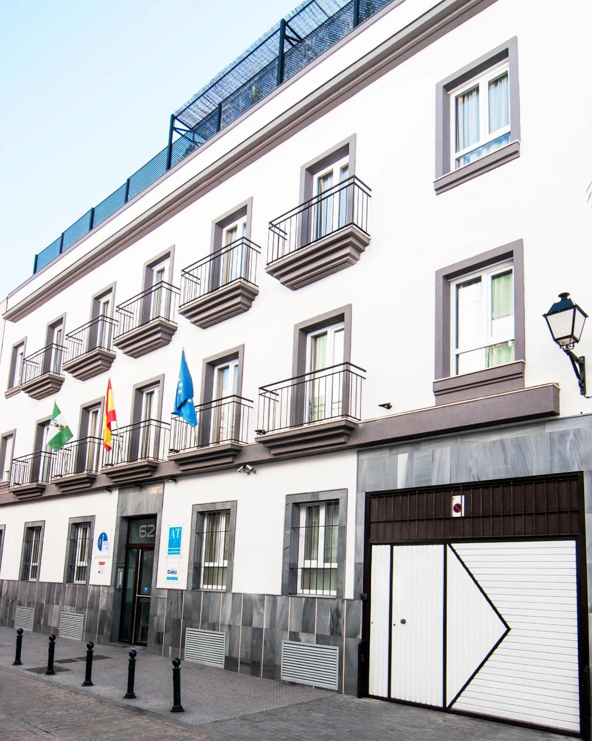 Facade/entrance in Plaza de la Luz Cádiz