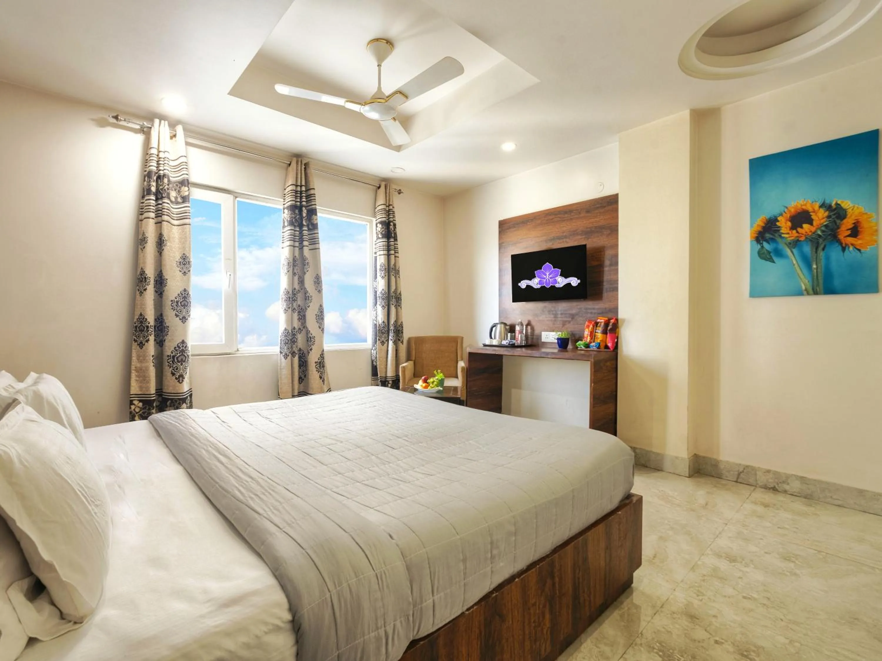 TV and multimedia, Bed in Hotel Aerocity Purple Orchid