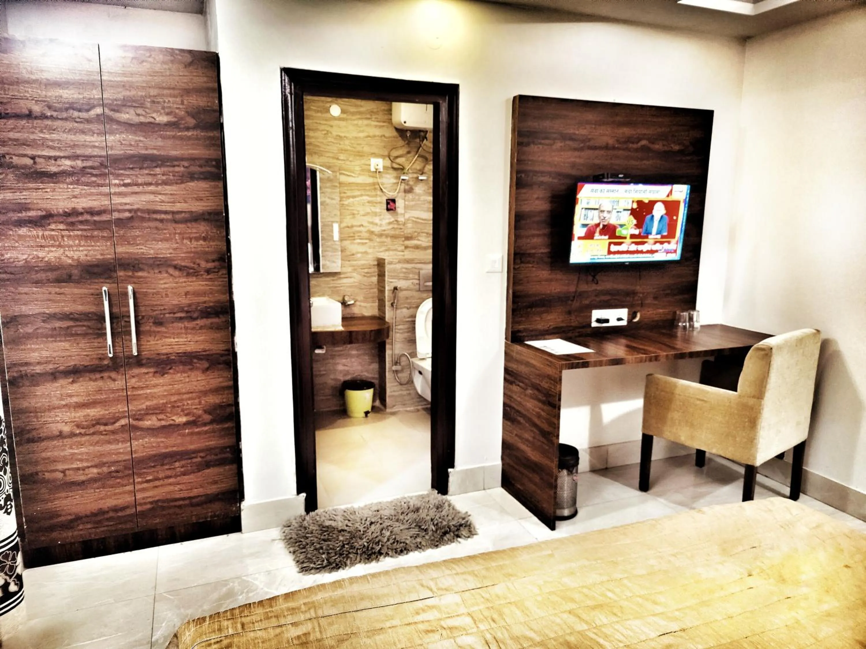 TV and multimedia in Hotel Aerocity Purple Orchid