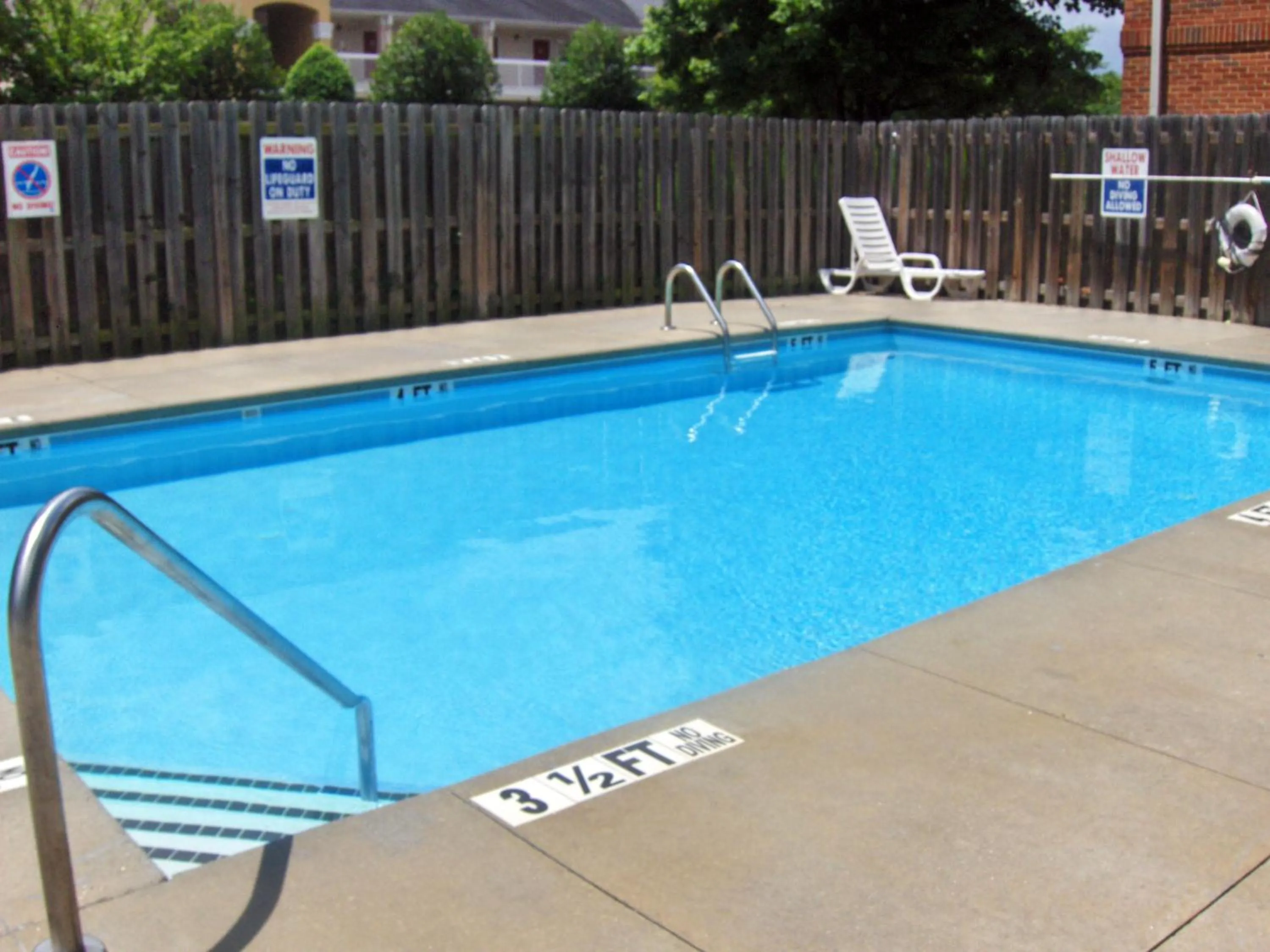 Swimming Pool in Extended Stay America Suites - Atlanta - Peachtree Corners