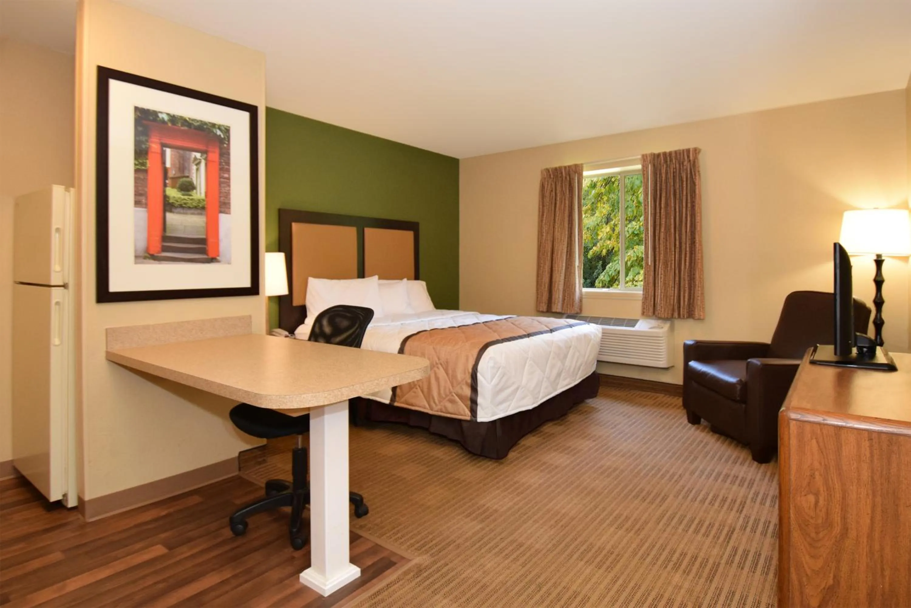 TV and multimedia in Extended Stay America Suites - Atlanta - Peachtree Corners