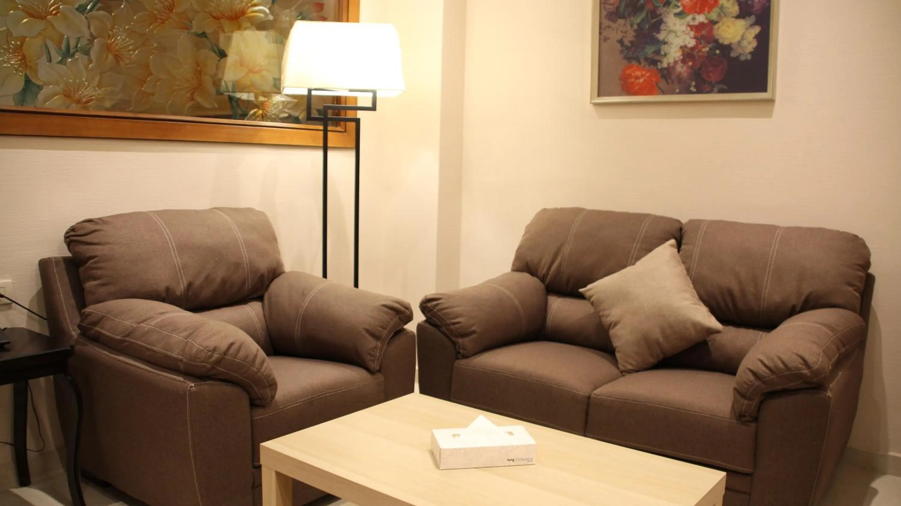 Living room in Big Ben Hotel Suites