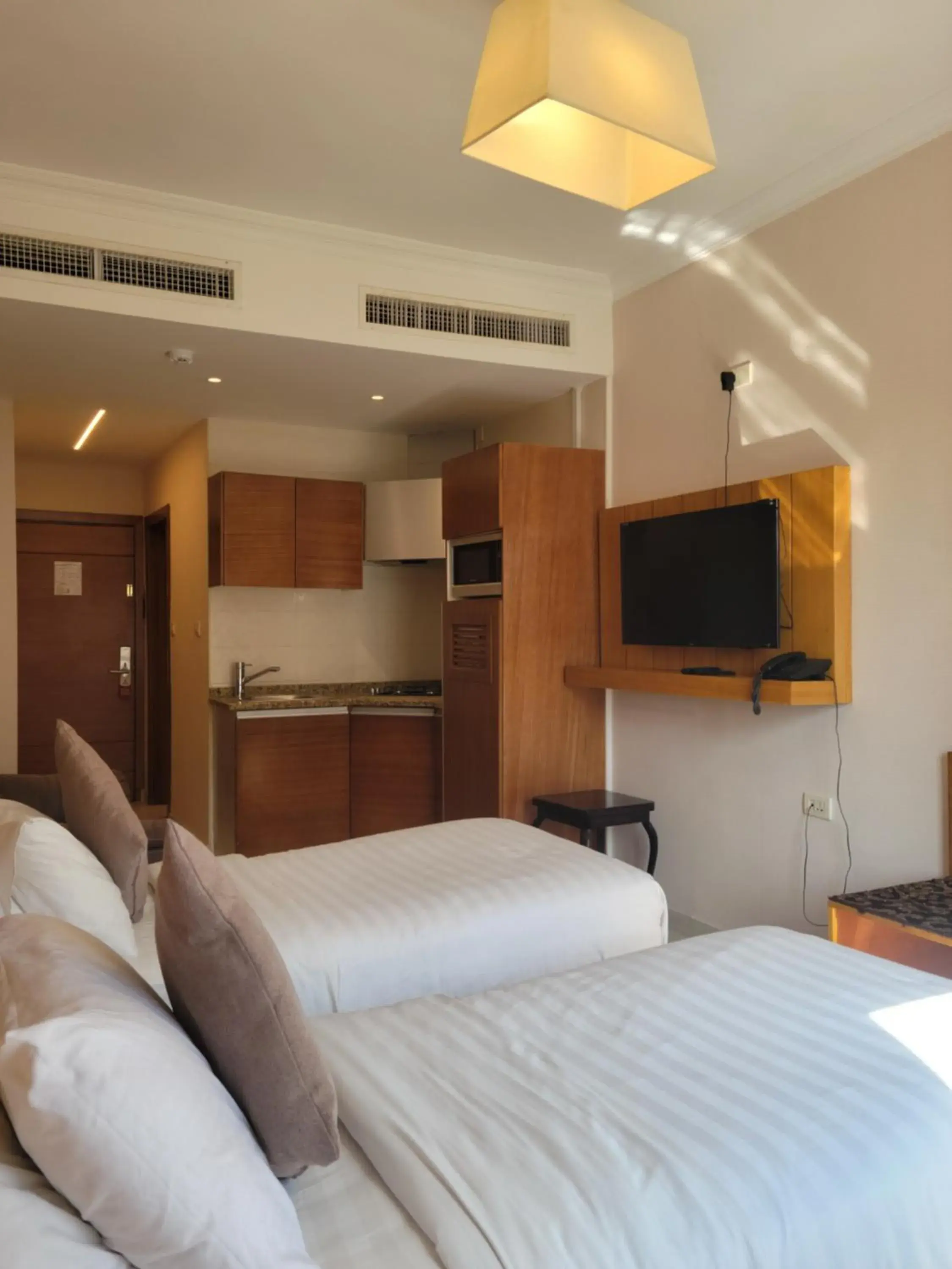 Deluxe Twin Room in Big Ben Hotel Suites Deluxe Twin Room in Big Ben Hotel Suites