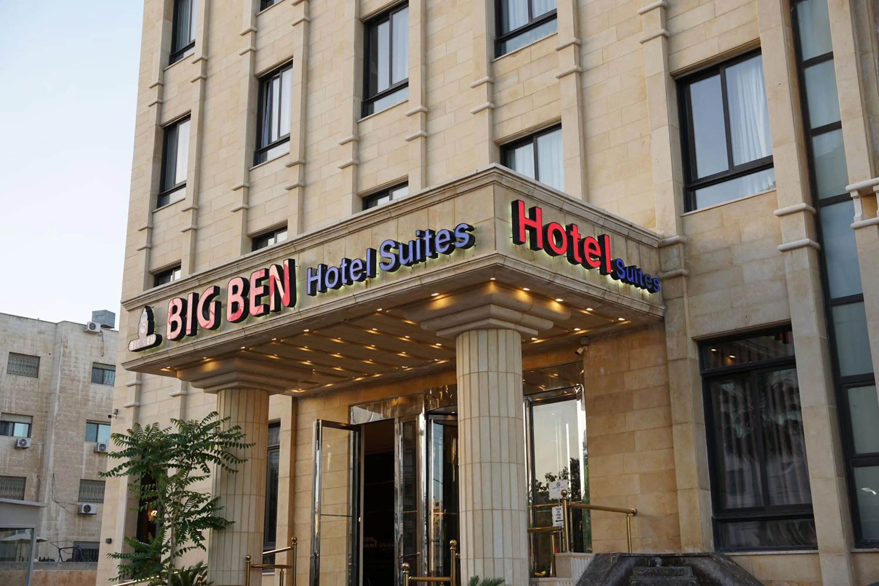 Property building in Big Ben Hotel Suites